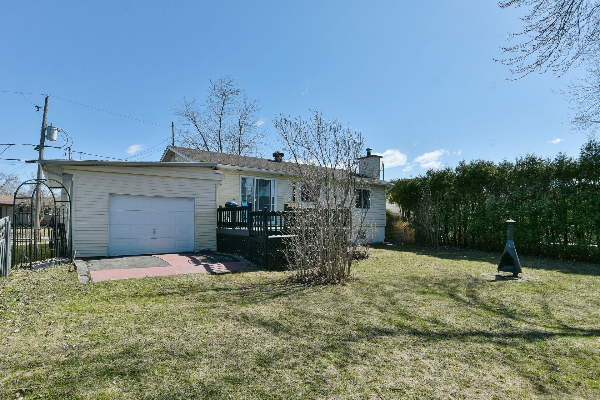 









532


6e Avenue

,
Saint-Jérôme,




QC
J7Z5H9

