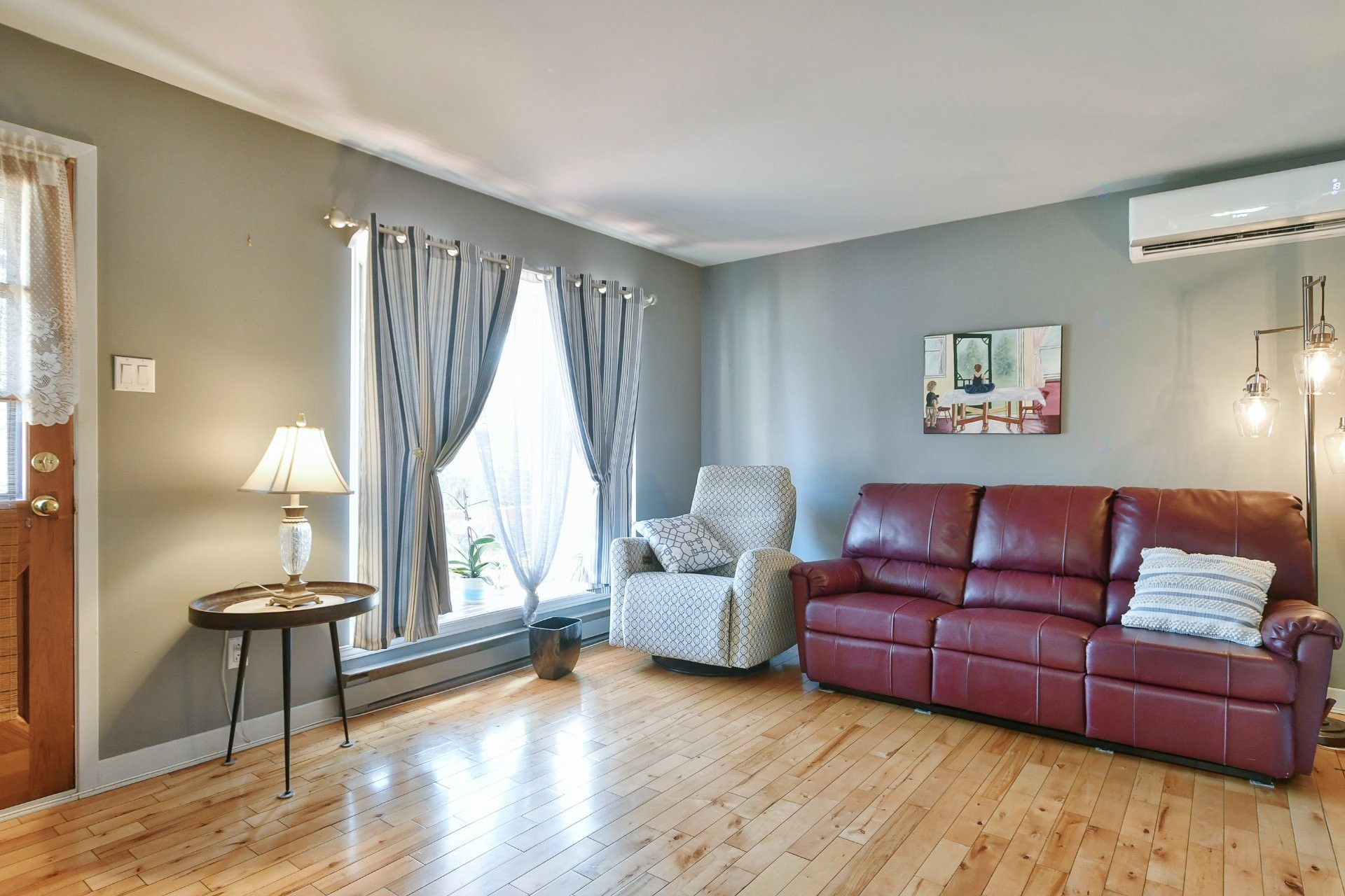 









532


6e Avenue

,
Saint-Jérôme,




QC
J7Z5H9

