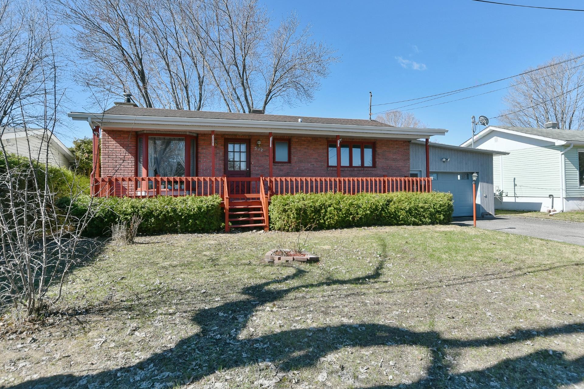 









532


6e Avenue

,
Saint-Jérôme,




QC
J7Z5H9

