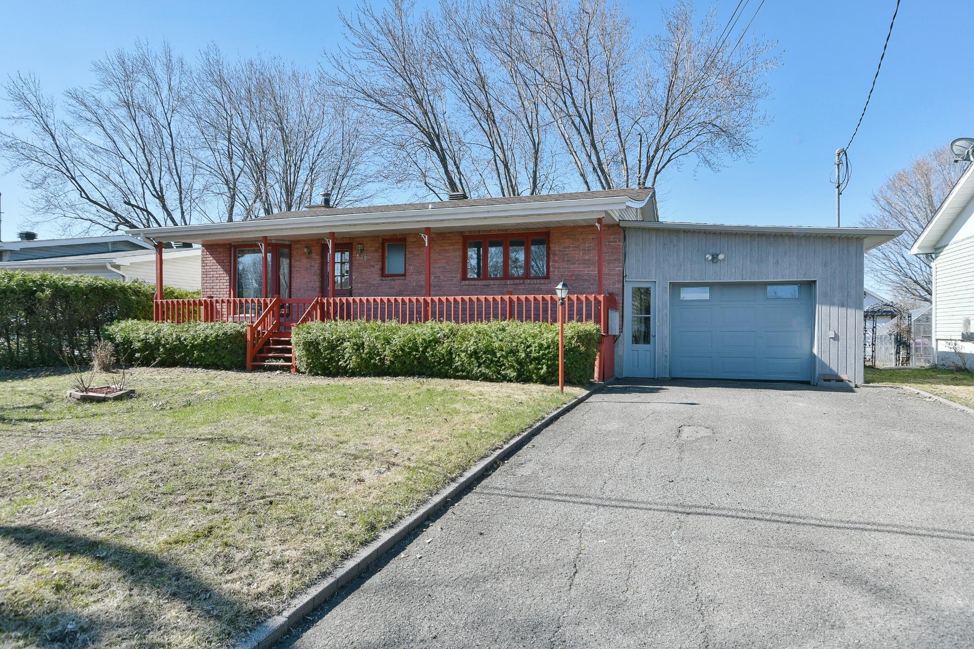 









532


6e Avenue

,
Saint-Jérôme,




QC
J7Z5H9

