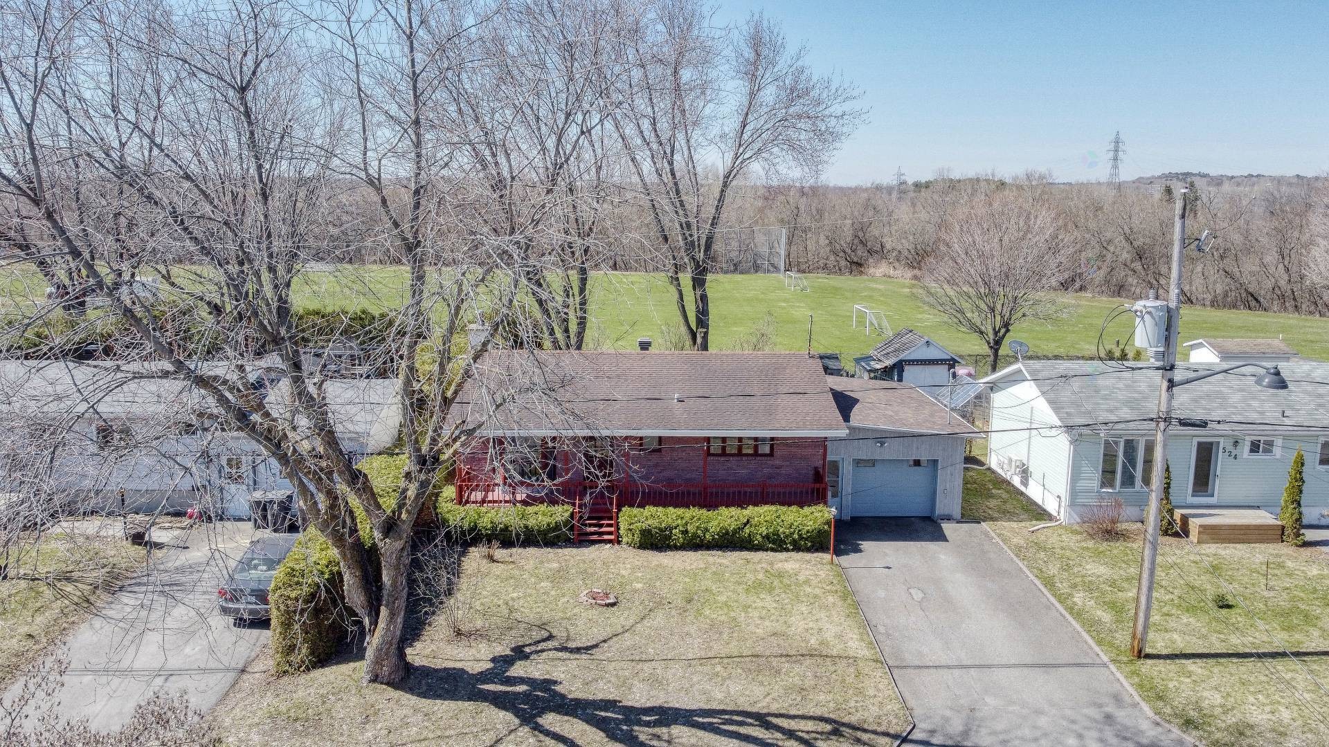 









532


6e Avenue

,
Saint-Jérôme,




QC
J7Z5H9

