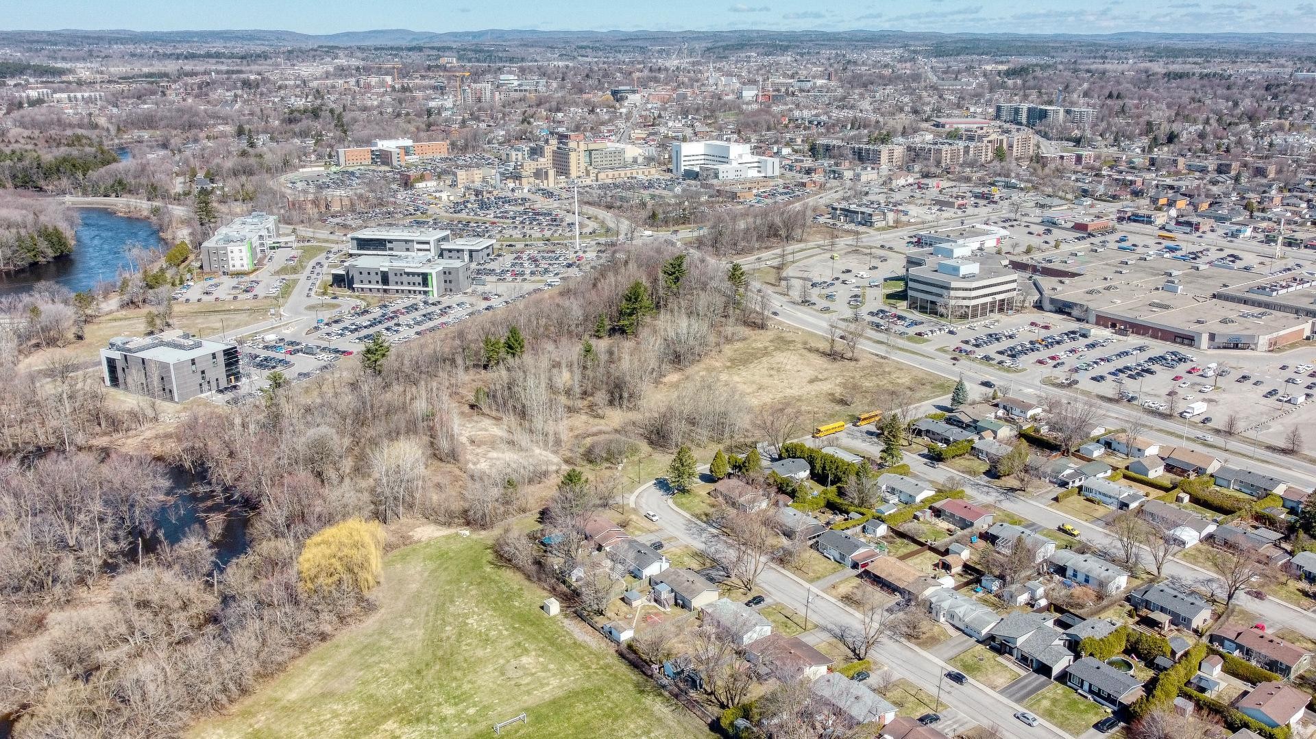 









532


6e Avenue

,
Saint-Jérôme,




QC
J7Z5H9


