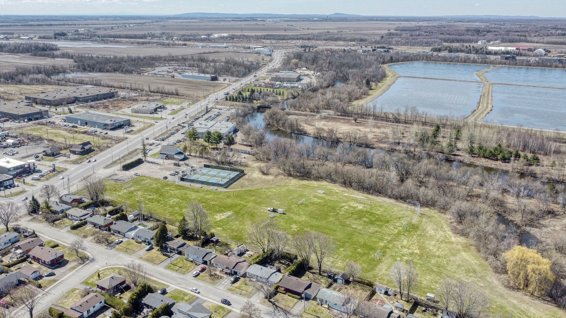 









532


6e Avenue

,
Saint-Jérôme,




QC
J7Z5H9


