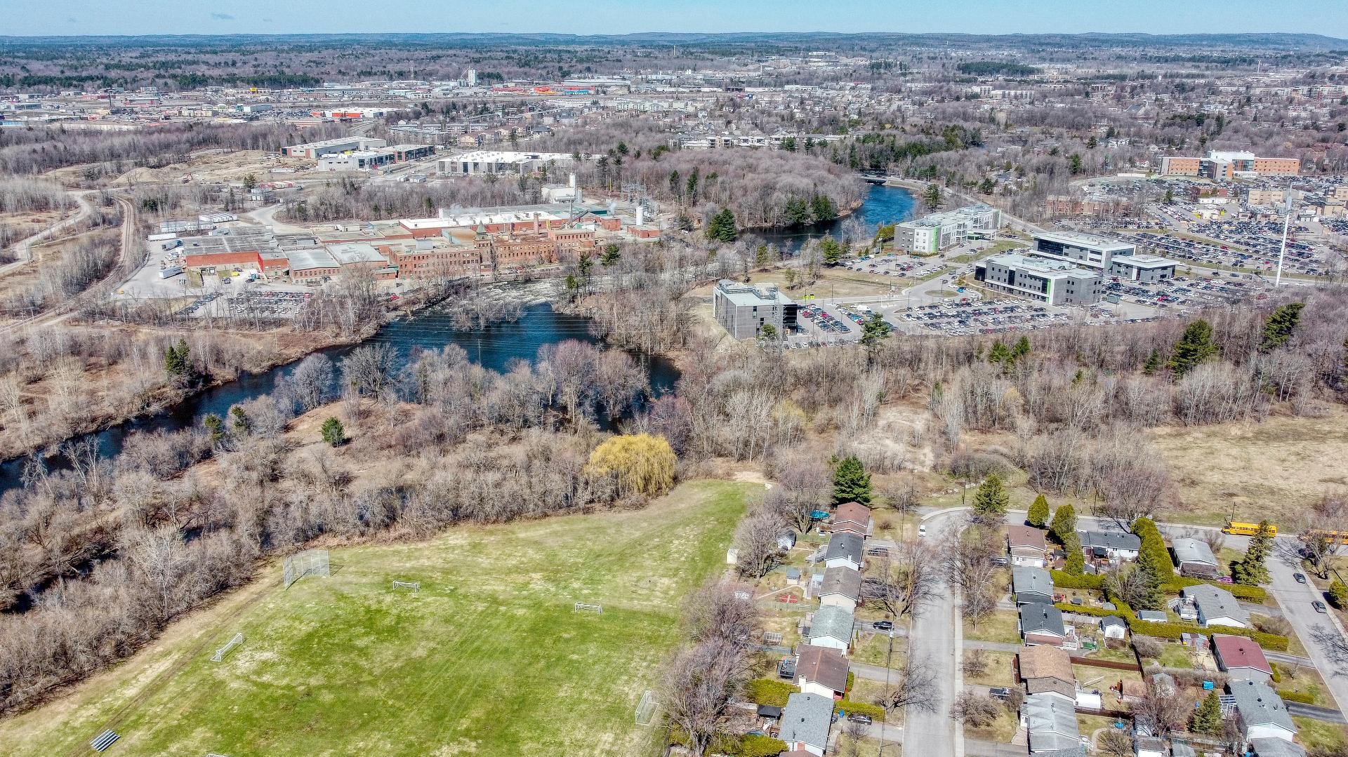 









532


6e Avenue

,
Saint-Jérôme,




QC
J7Z5H9


