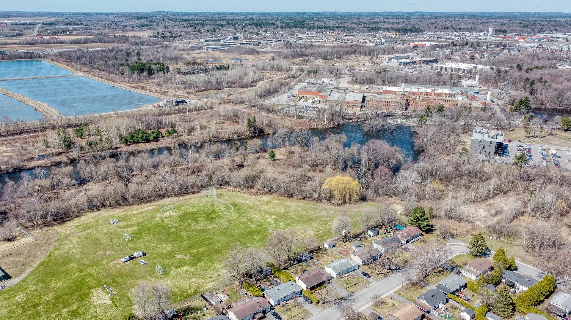 









532


6e Avenue

,
Saint-Jérôme,




QC
J7Z5H9

