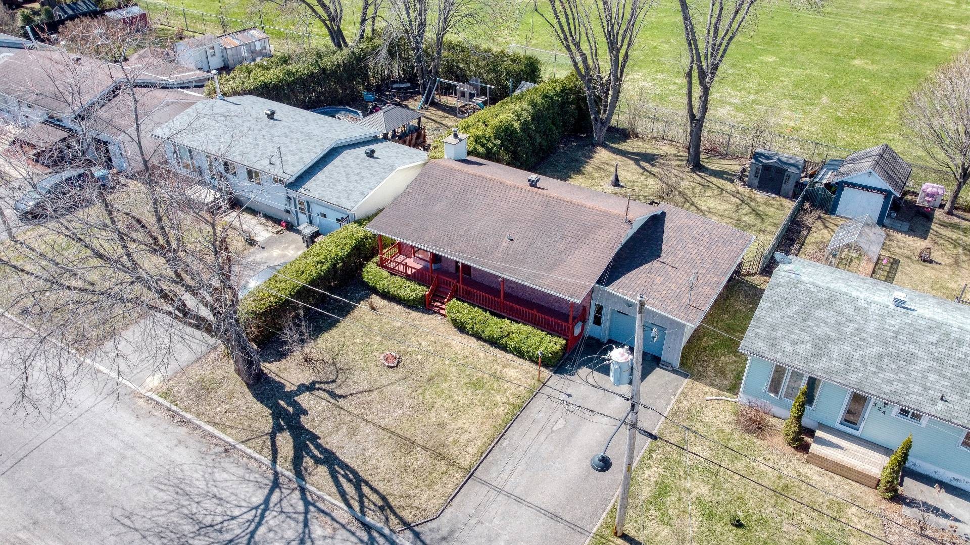 









532


6e Avenue

,
Saint-Jérôme,




QC
J7Z5H9

