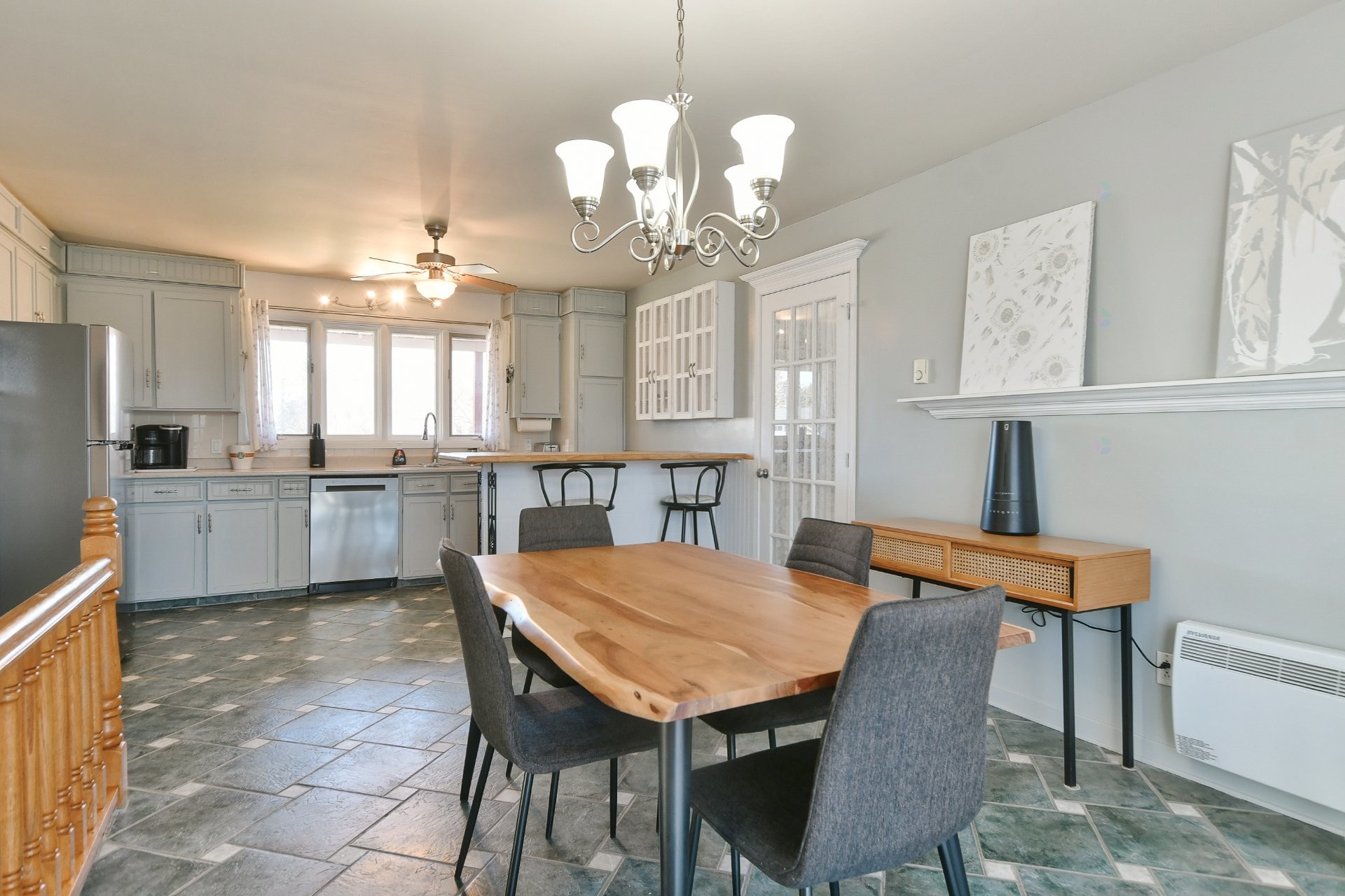









532


6e Avenue

,
Saint-Jérôme,




QC
J7Z5H9

