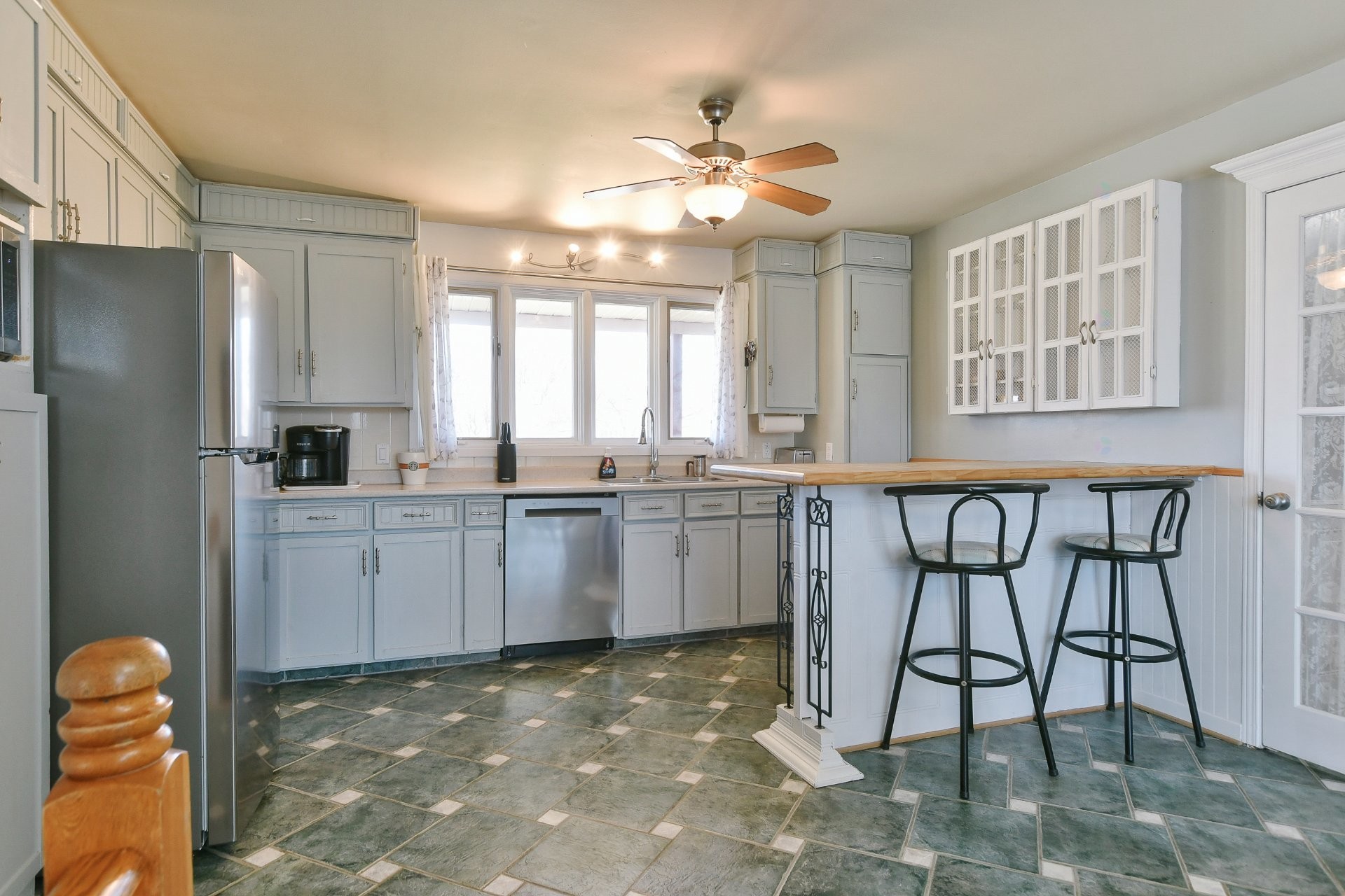 









532


6e Avenue

,
Saint-Jérôme,




QC
J7Z5H9

