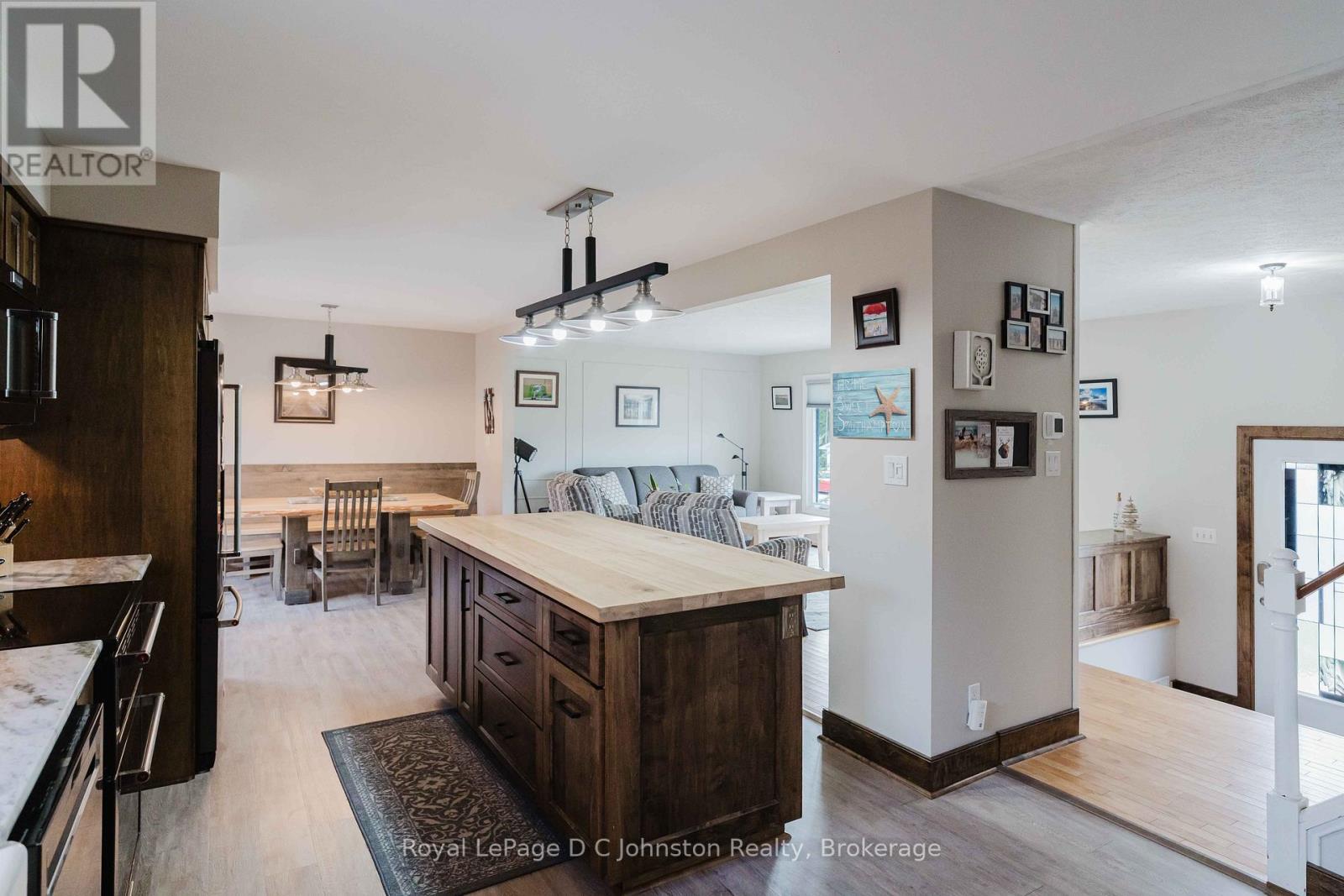 












44 ARCHIBALD PLACE

,
Saugeen Shores,




Ontario
N0H2L0

