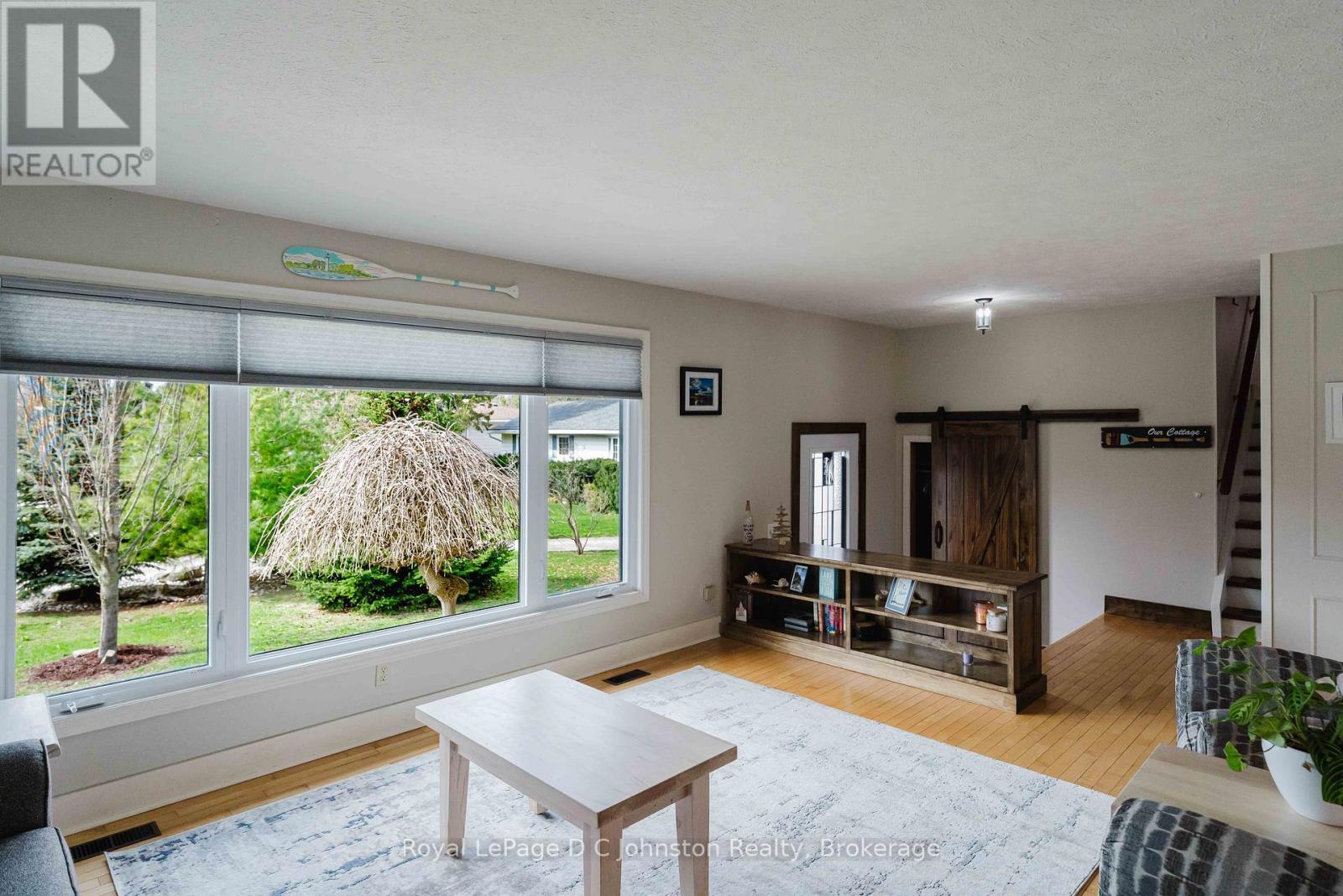 












44 ARCHIBALD PLACE

,
Saugeen Shores,




Ontario
N0H2L0

