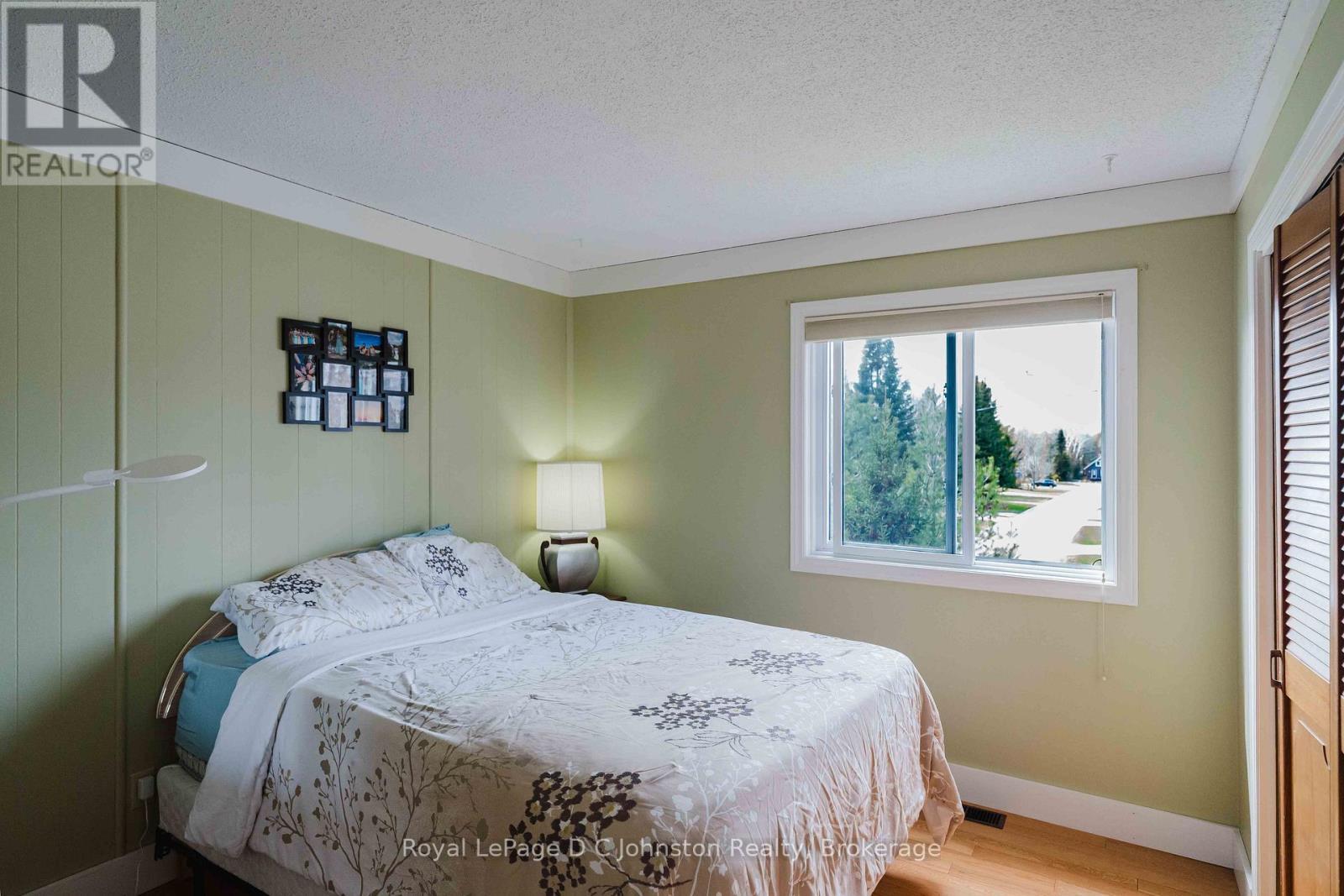 












44 ARCHIBALD PLACE

,
Saugeen Shores,




Ontario
N0H2L0

