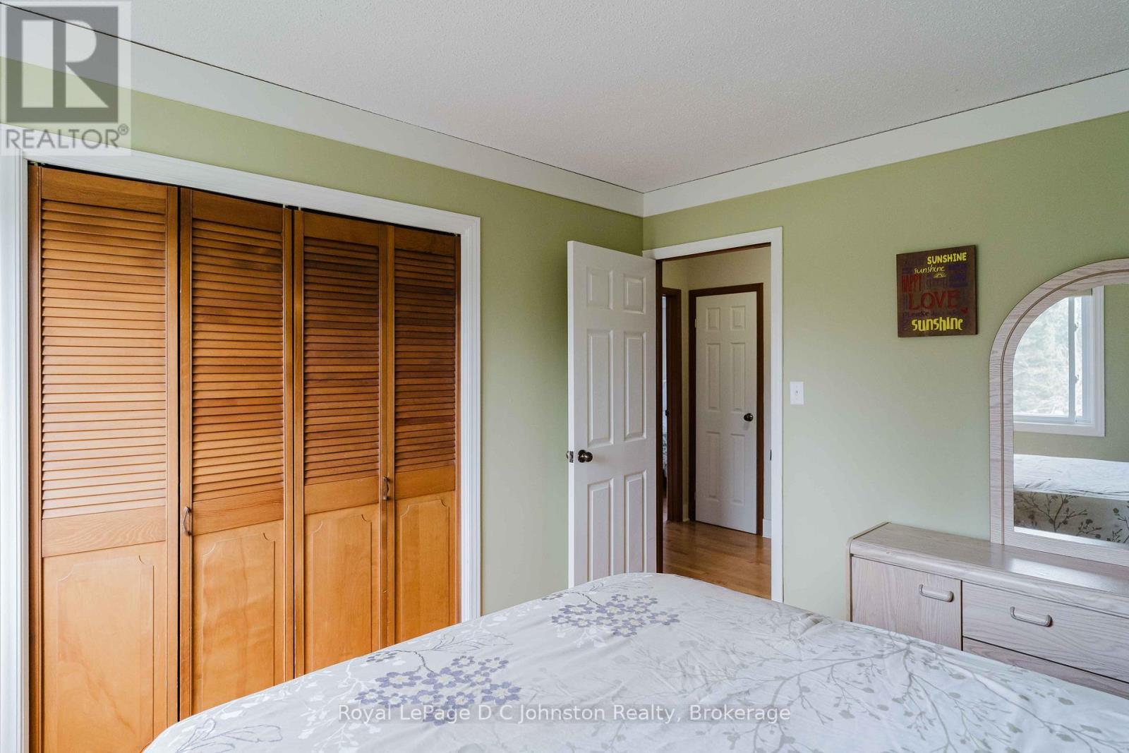 












44 ARCHIBALD PLACE

,
Saugeen Shores,




Ontario
N0H2L0

