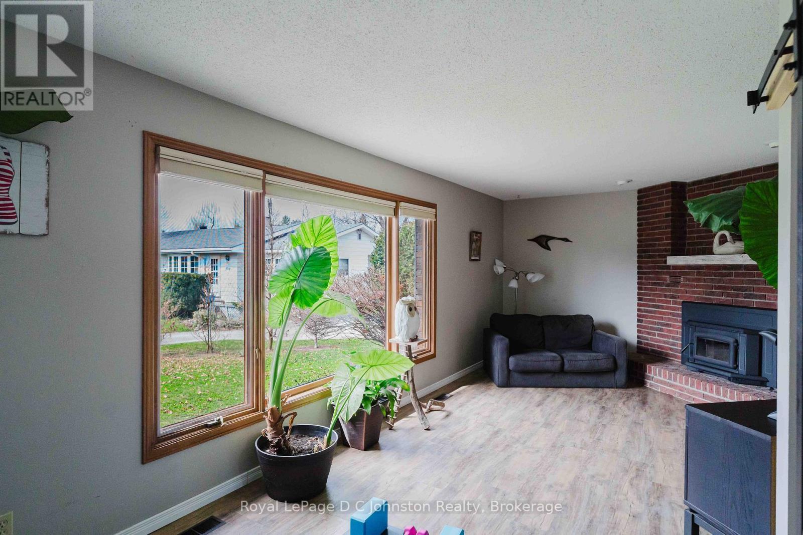 












44 ARCHIBALD PLACE

,
Saugeen Shores,




Ontario
N0H2L0

