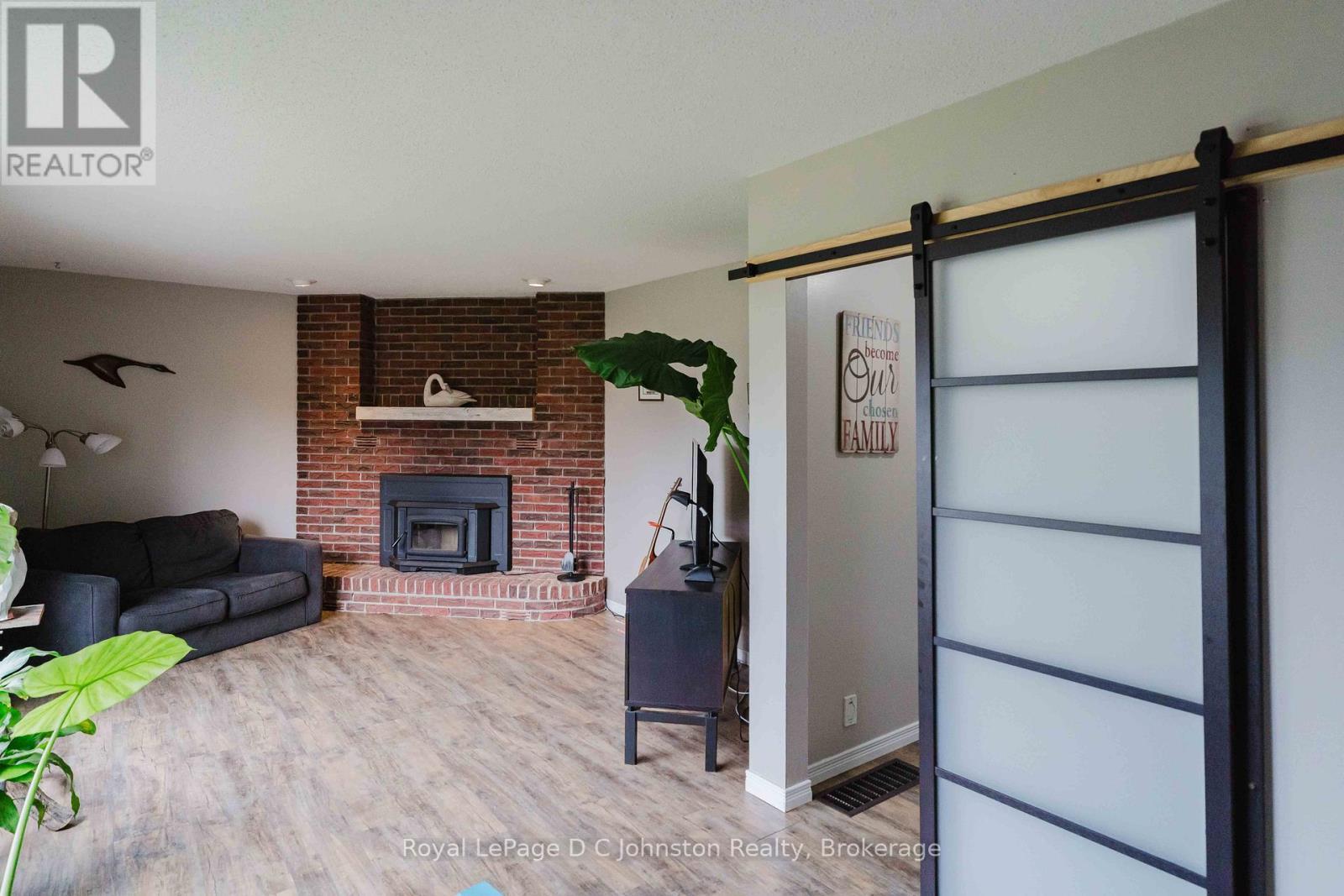 












44 ARCHIBALD PLACE

,
Saugeen Shores,




Ontario
N0H2L0

