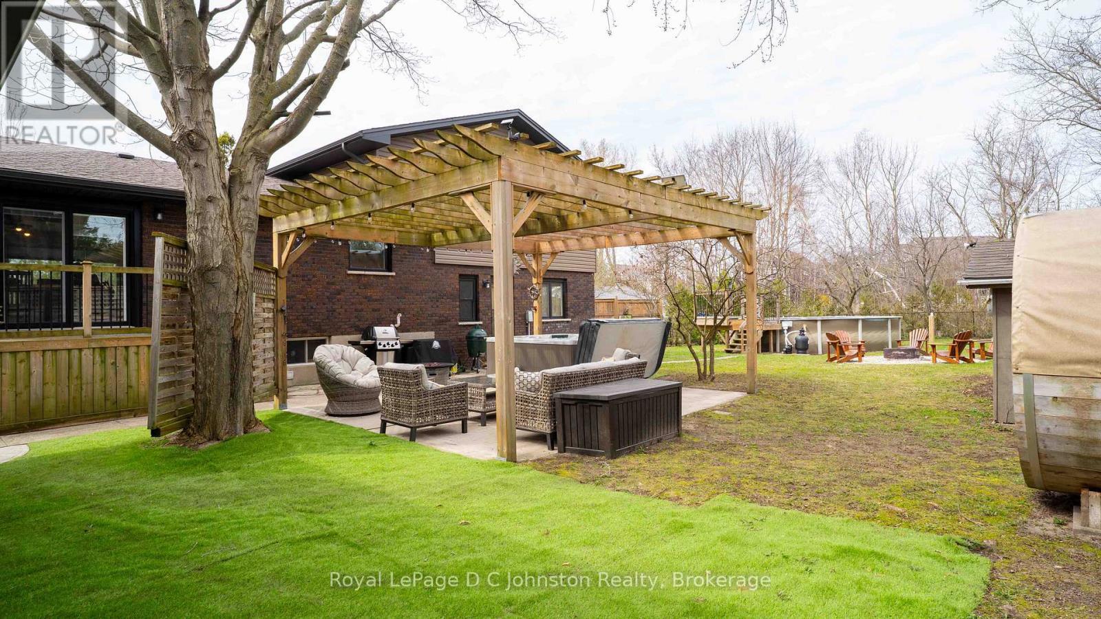 












44 ARCHIBALD PLACE

,
Saugeen Shores,




Ontario
N0H2L0

