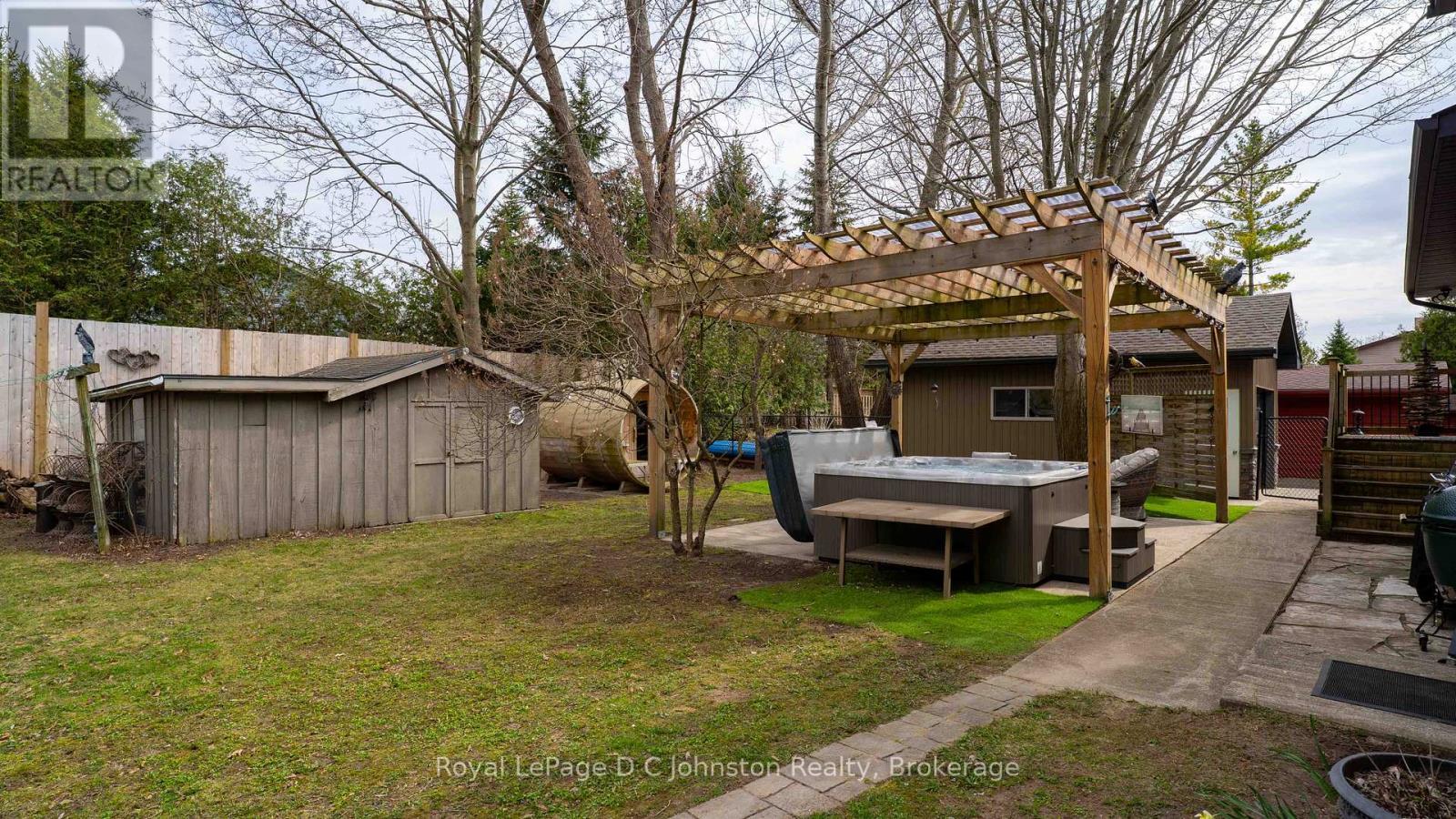 












44 ARCHIBALD PLACE

,
Saugeen Shores,




Ontario
N0H2L0

