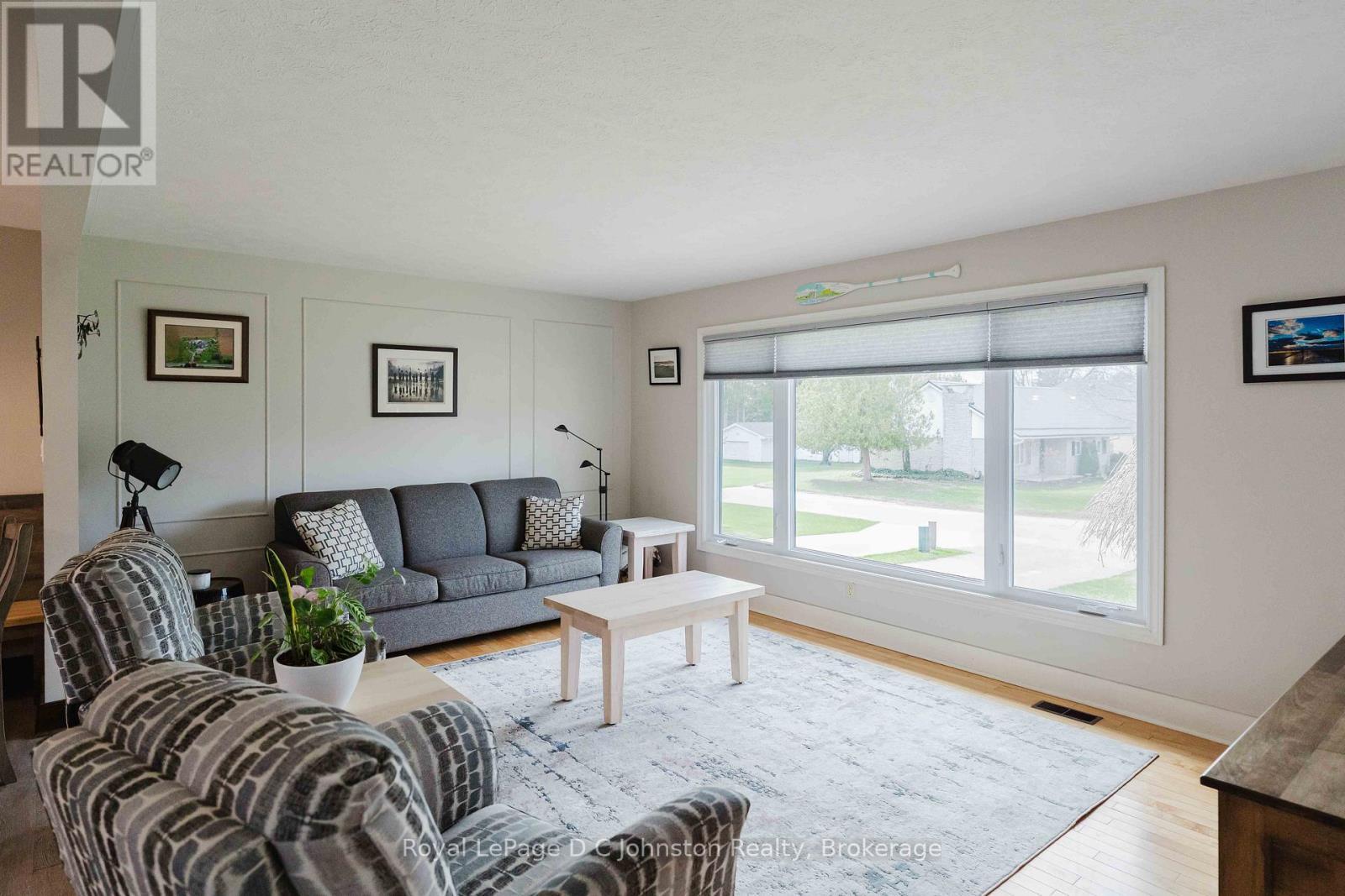 












44 ARCHIBALD PLACE

,
Saugeen Shores,




Ontario
N0H2L0

