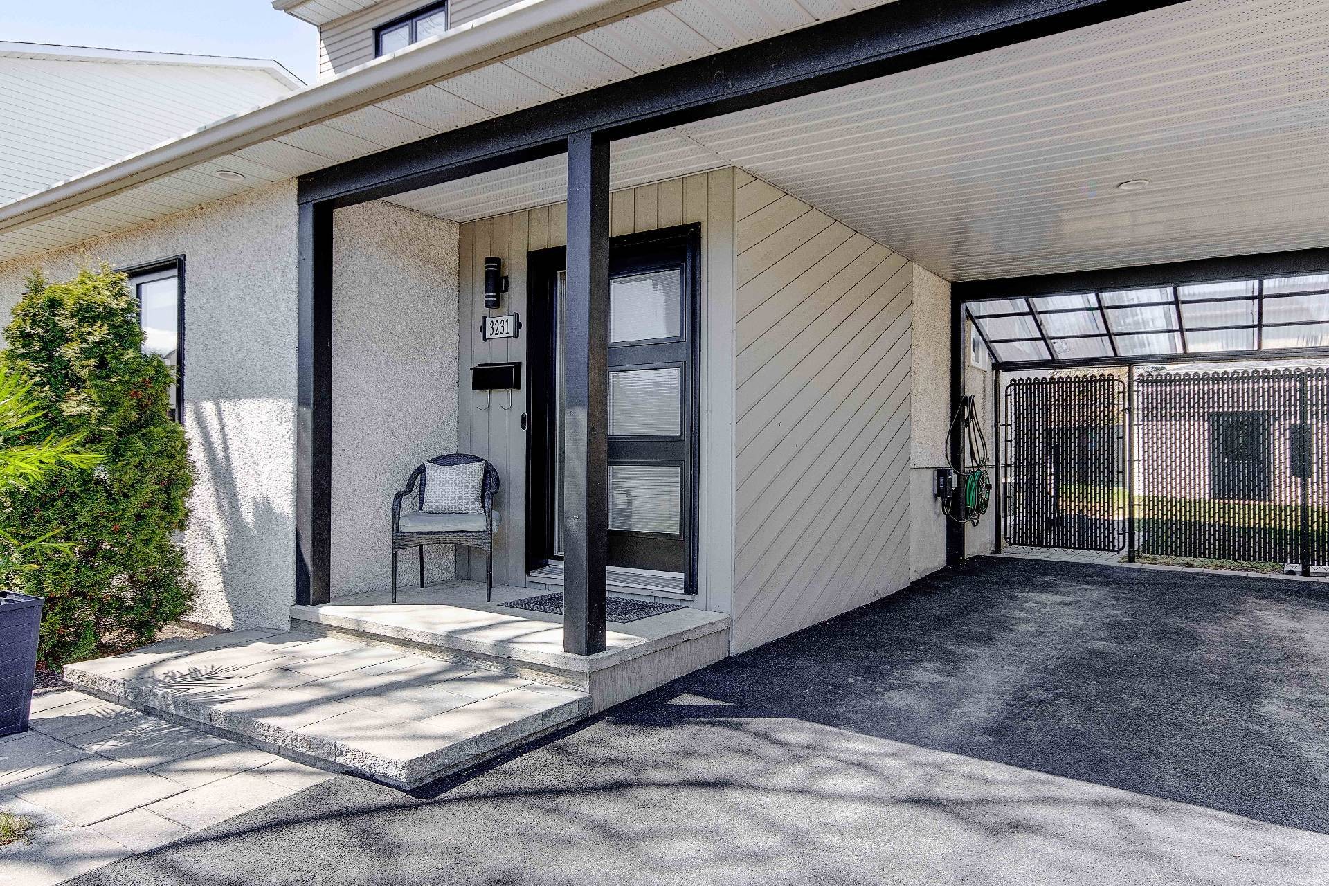 









3231


Rue Bertin

,
Longueuil (Le Vieux-Longueuil),




QC
J4M2R5

