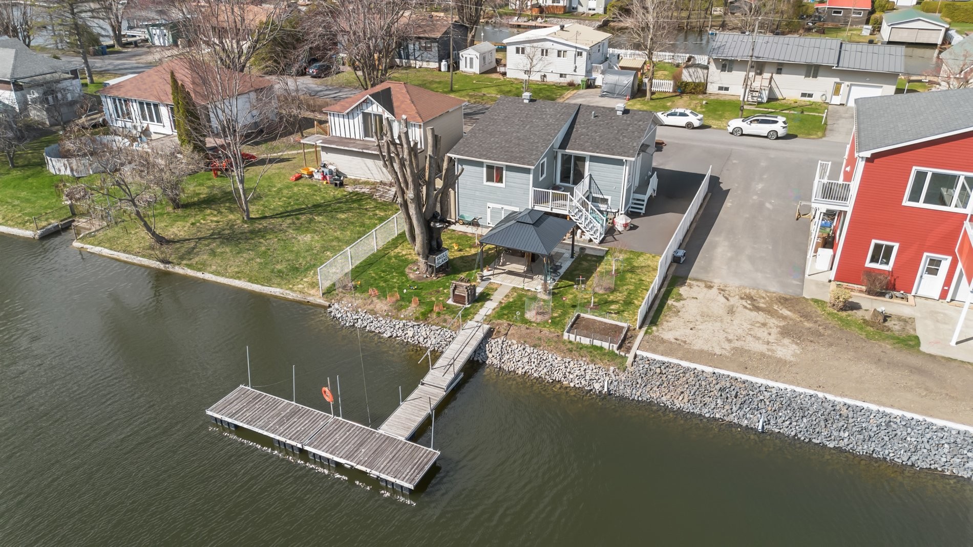 









24


56e Avenue

,
Saint-Paul-de-l'Île-aux-Noix,




QC
J0J1G0

