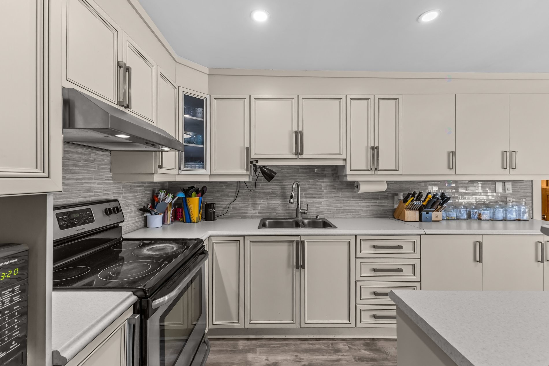 









24


56e Avenue

,
Saint-Paul-de-l'Île-aux-Noix,




QC
J0J1G0

