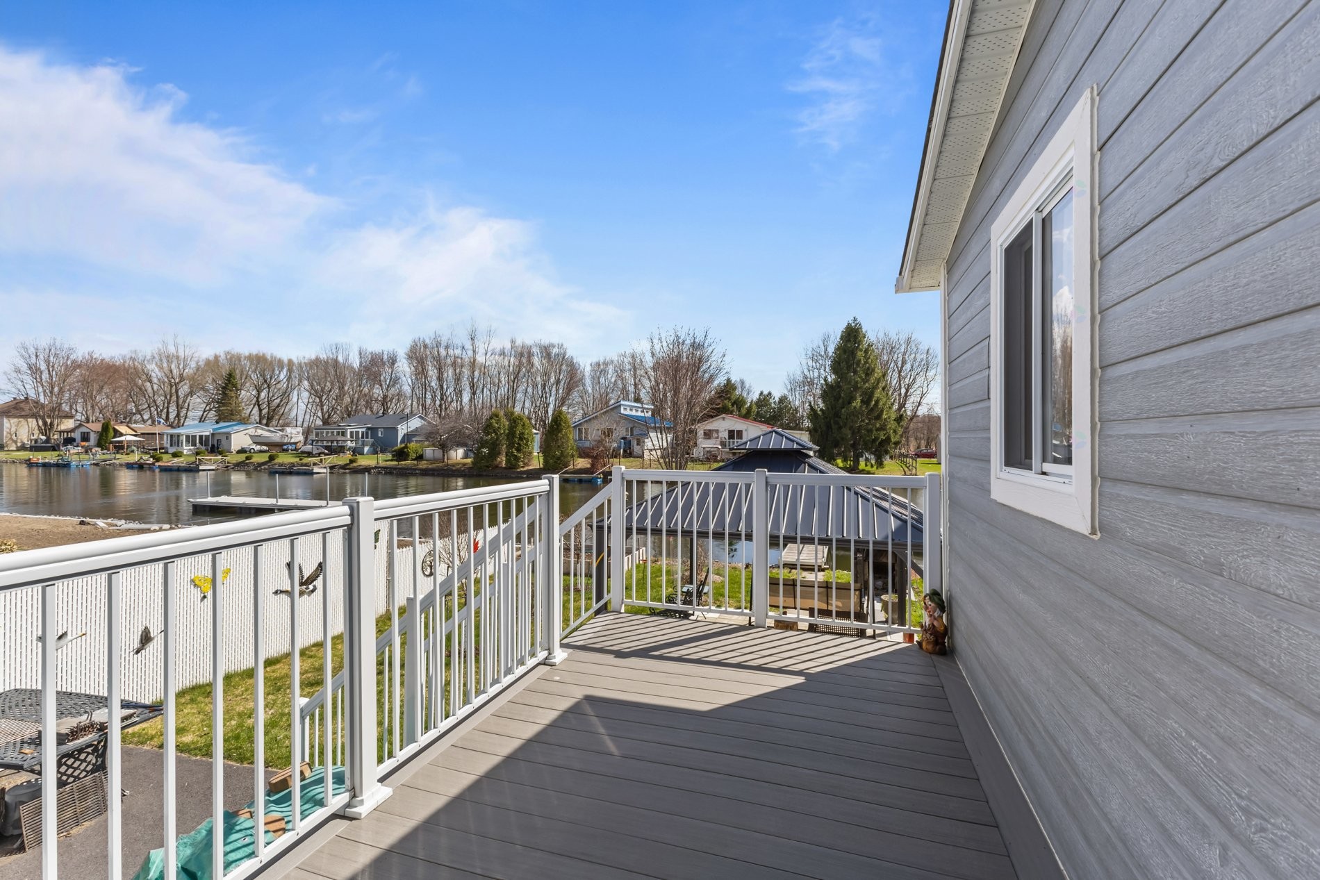 









24


56e Avenue

,
Saint-Paul-de-l'Île-aux-Noix,




QC
J0J1G0

