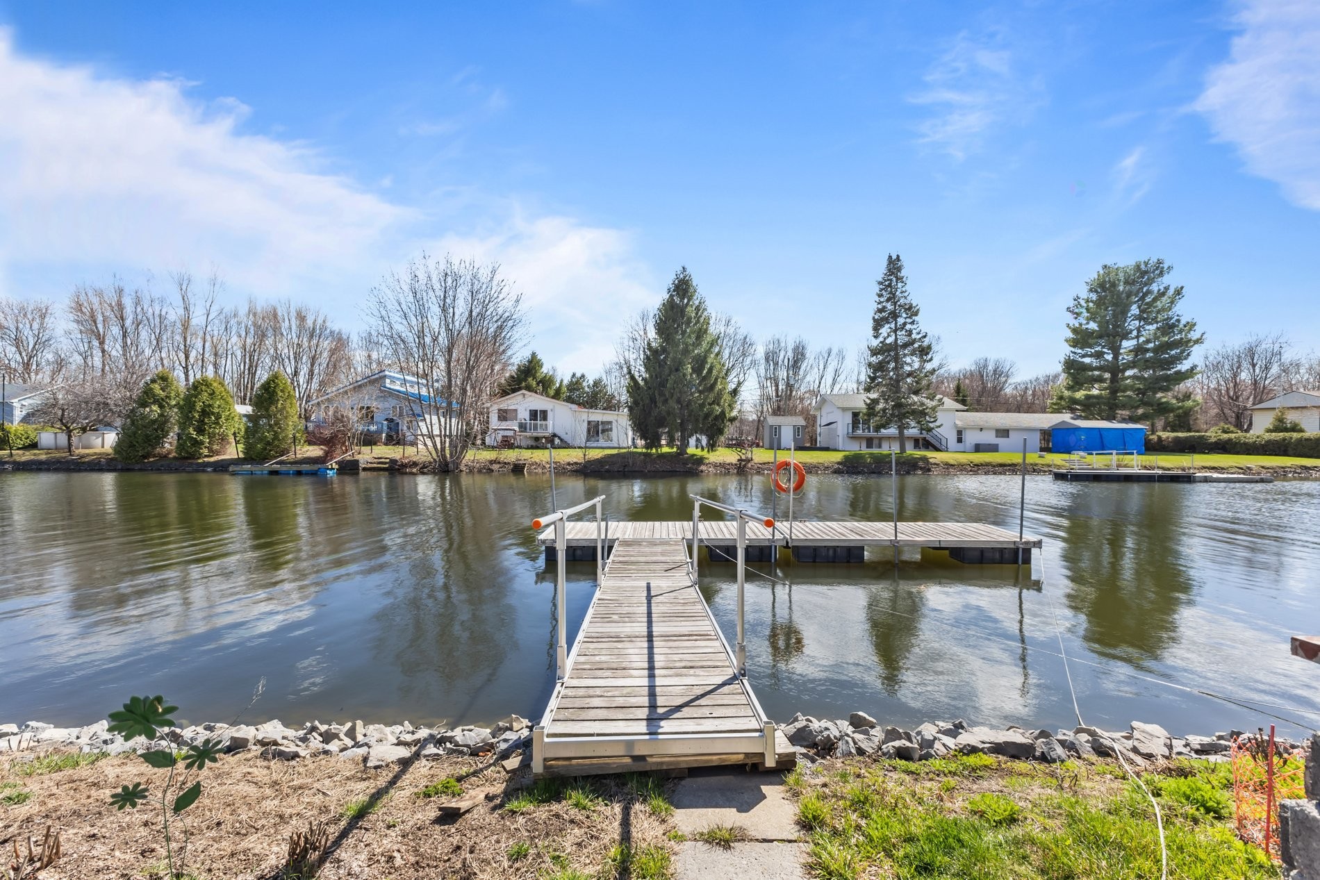 









24


56e Avenue

,
Saint-Paul-de-l'Île-aux-Noix,




QC
J0J1G0

