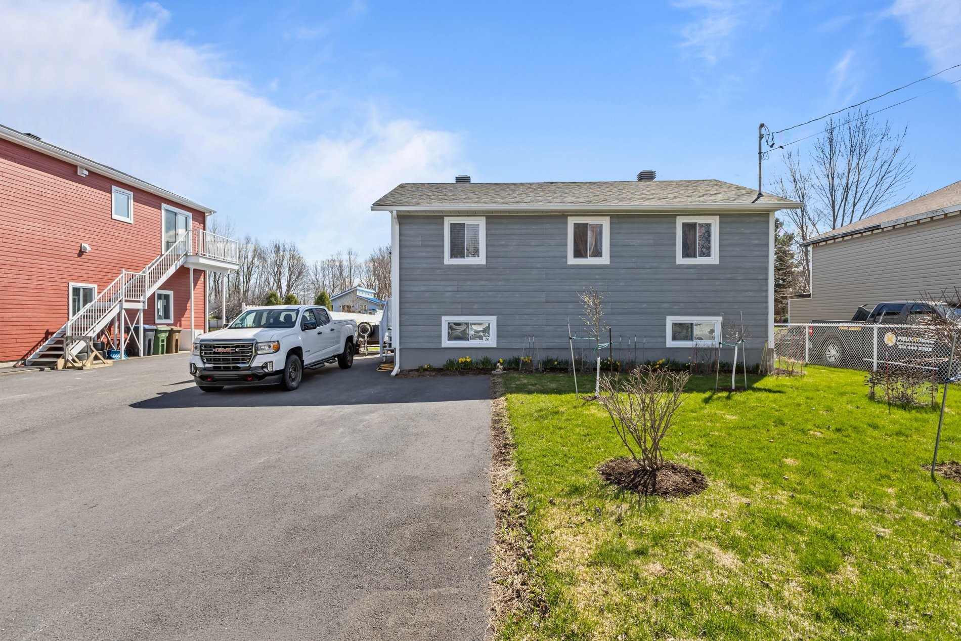 









24


56e Avenue

,
Saint-Paul-de-l'Île-aux-Noix,




QC
J0J1G0

