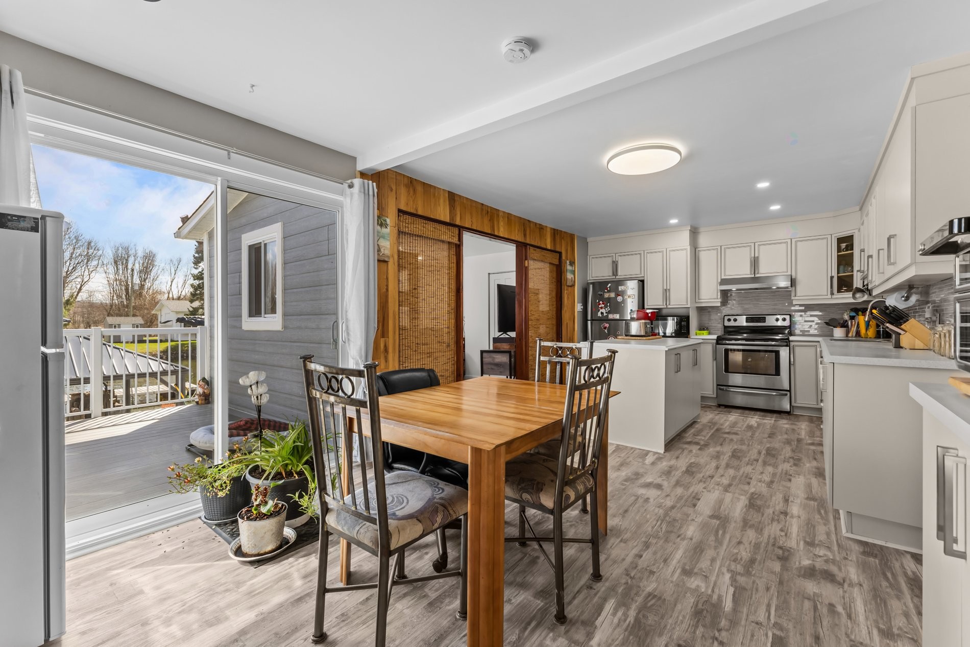 









24


56e Avenue

,
Saint-Paul-de-l'Île-aux-Noix,




QC
J0J1G0

