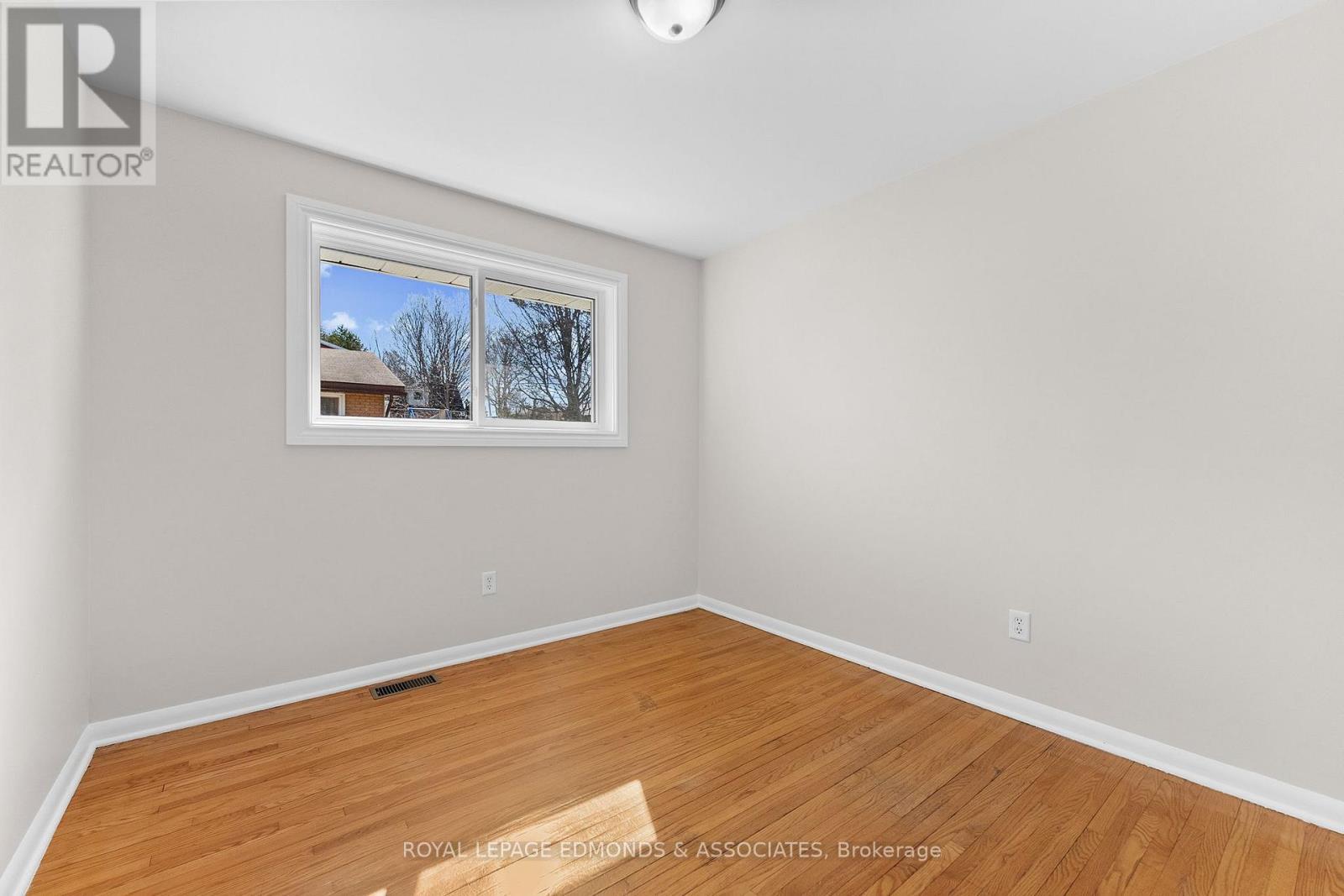 












498 ESTELLE STREET

,
Pembroke,




Ontario
K8A3G8


