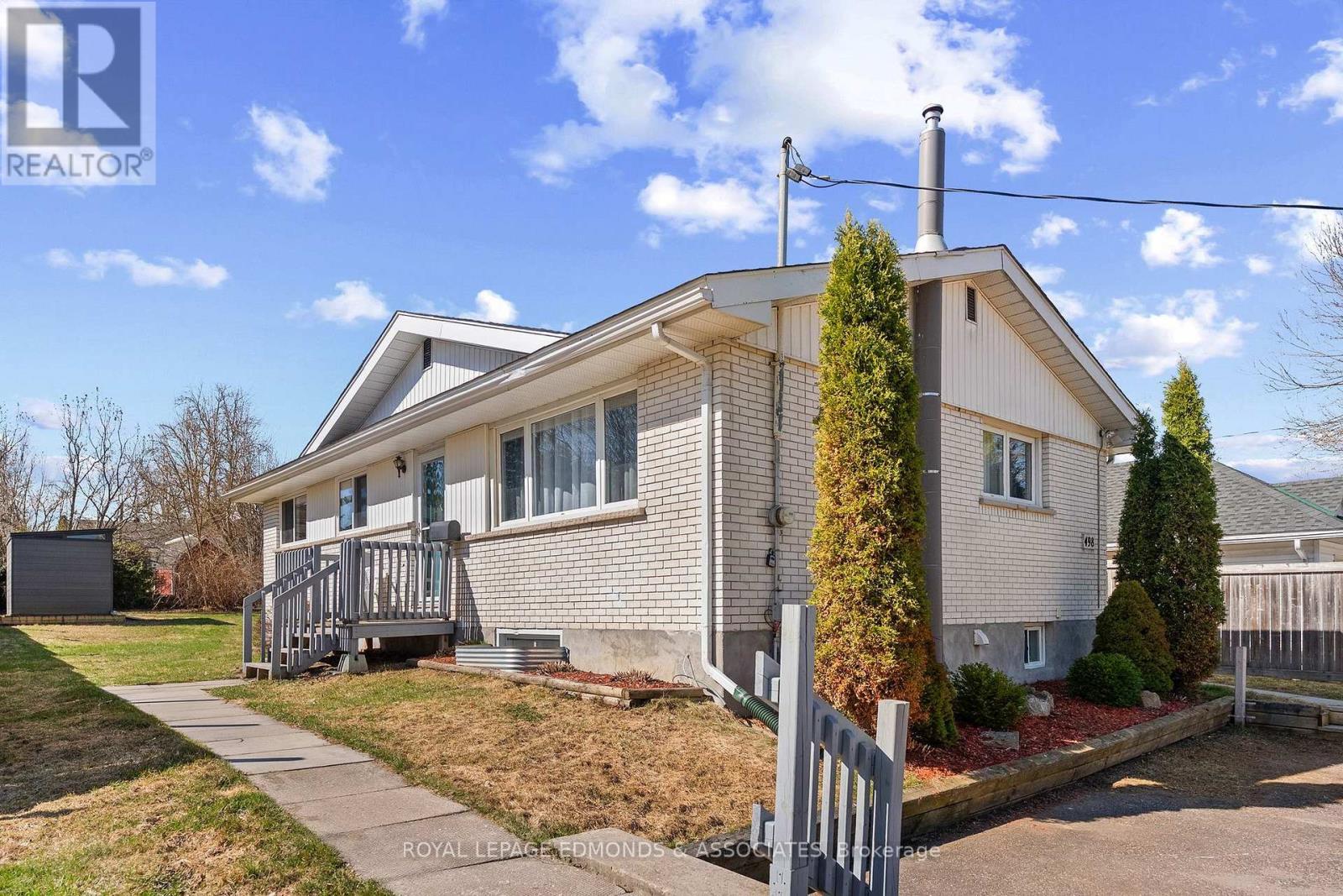 












498 ESTELLE STREET

,
Pembroke,




Ontario
K8A3G8

