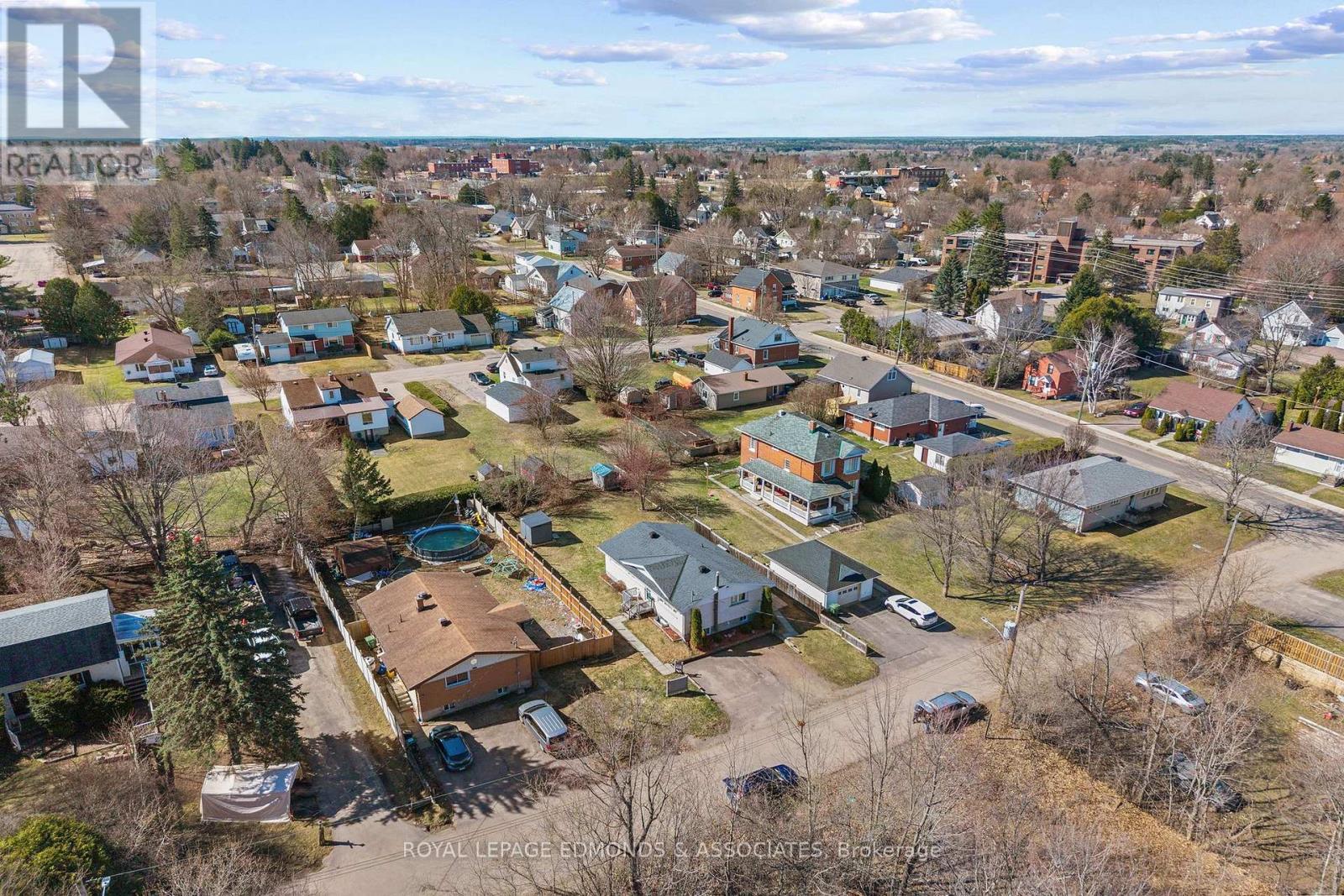 












498 ESTELLE STREET

,
Pembroke,




Ontario
K8A3G8

