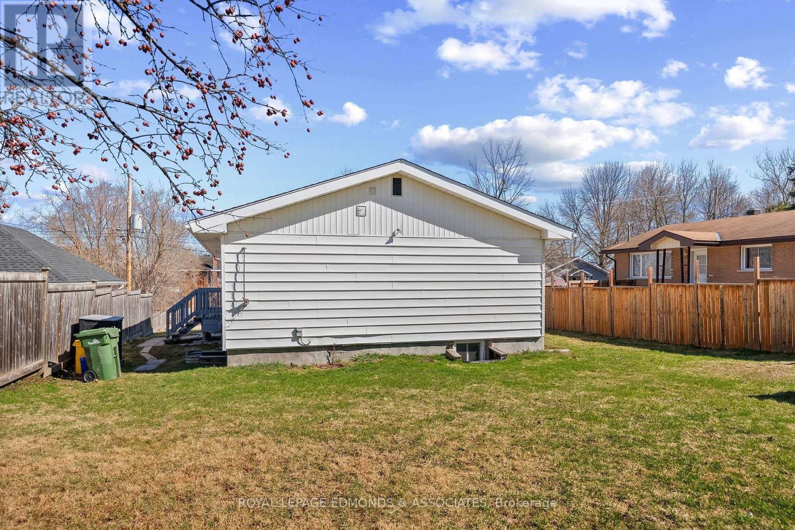 












498 ESTELLE STREET

,
Pembroke,




Ontario
K8A3G8

