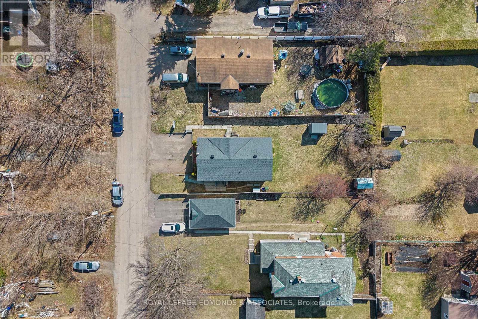 












498 ESTELLE STREET

,
Pembroke,




Ontario
K8A3G8

