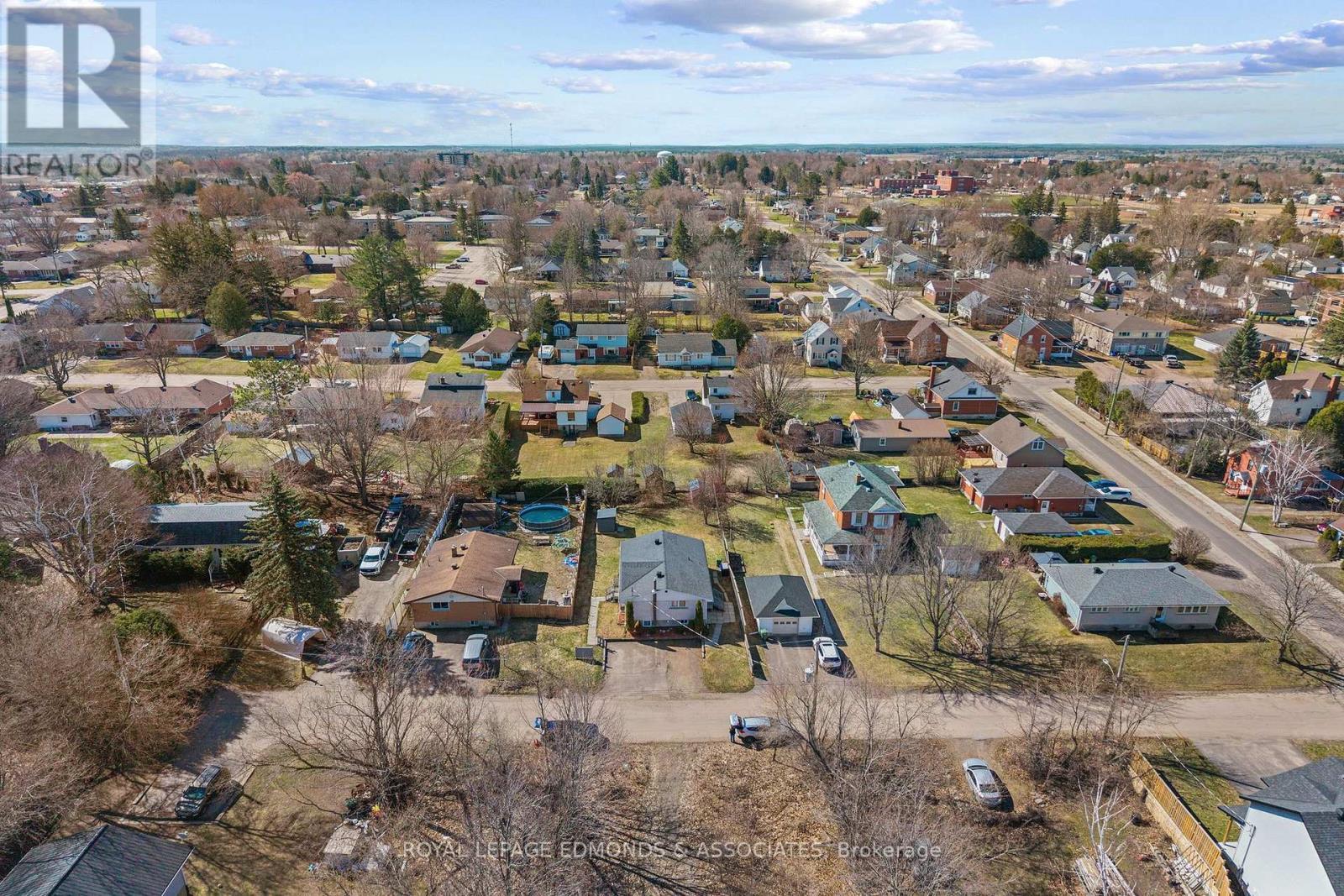 












498 ESTELLE STREET

,
Pembroke,




Ontario
K8A3G8

