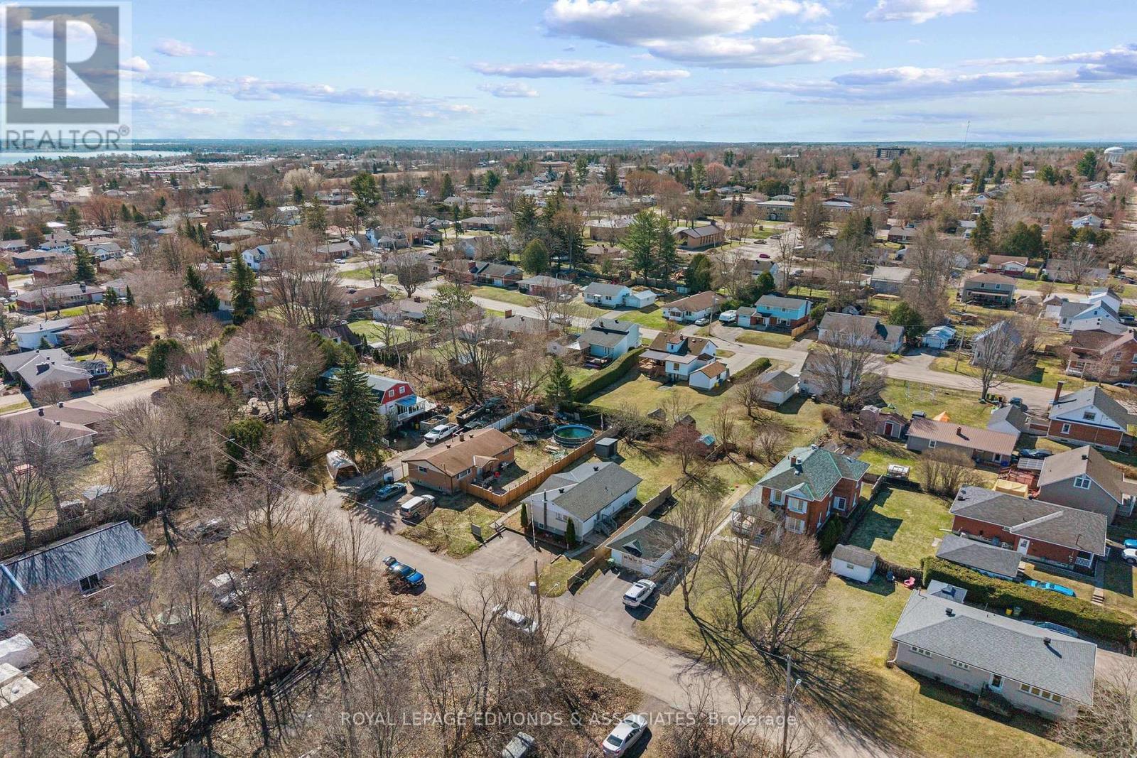 












498 ESTELLE STREET

,
Pembroke,




Ontario
K8A3G8

