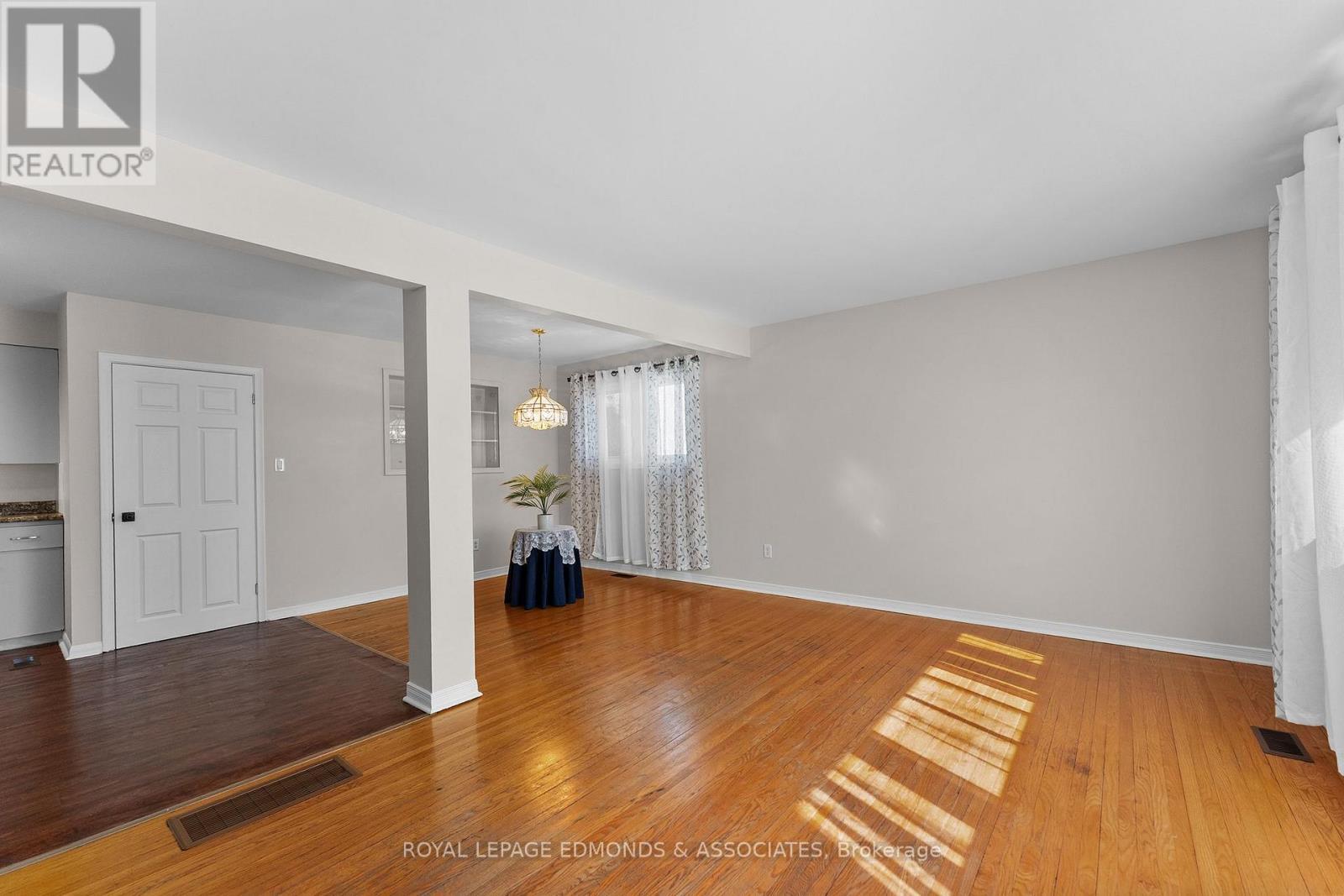 












498 ESTELLE STREET

,
Pembroke,




Ontario
K8A3G8

