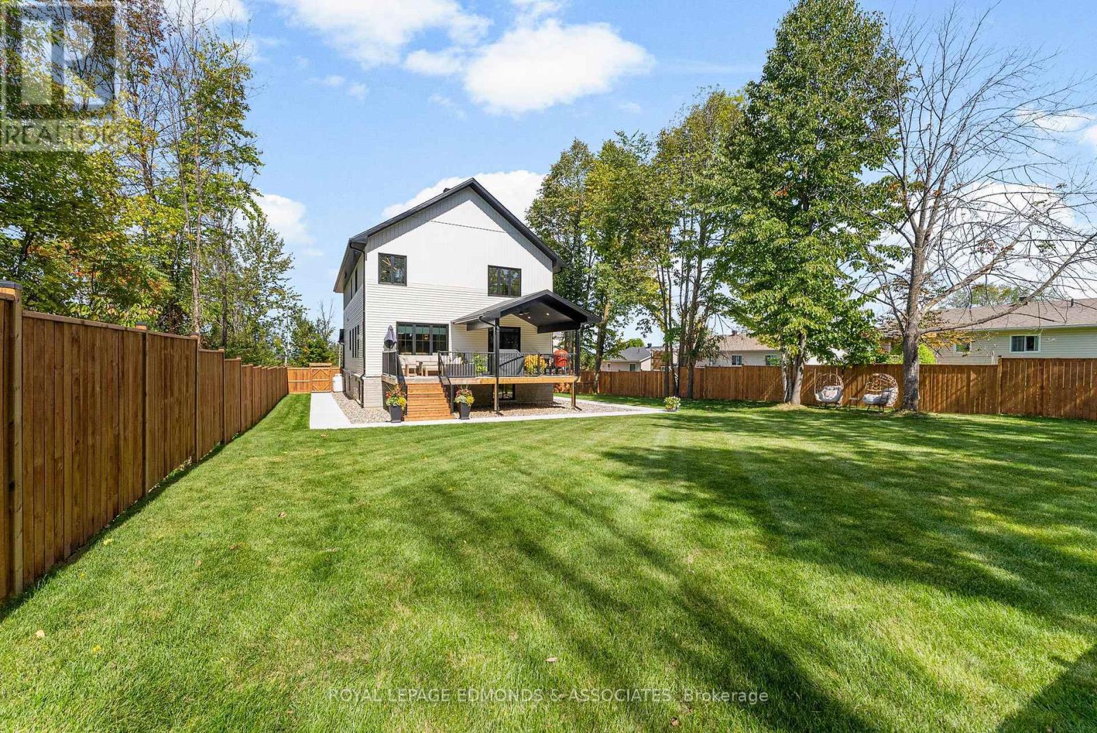 












578 MELTON STREET

,
Pembroke,




Ontario
K8A6Z5

