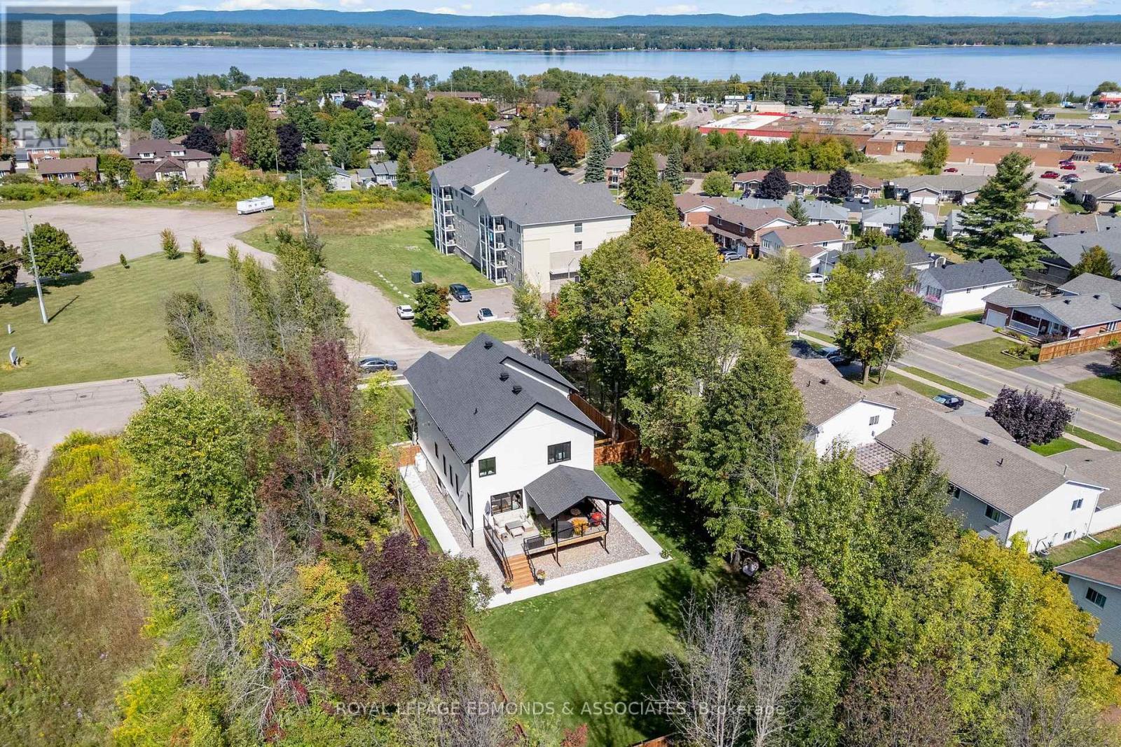 












578 MELTON STREET

,
Pembroke,




Ontario
K8A6Z5

