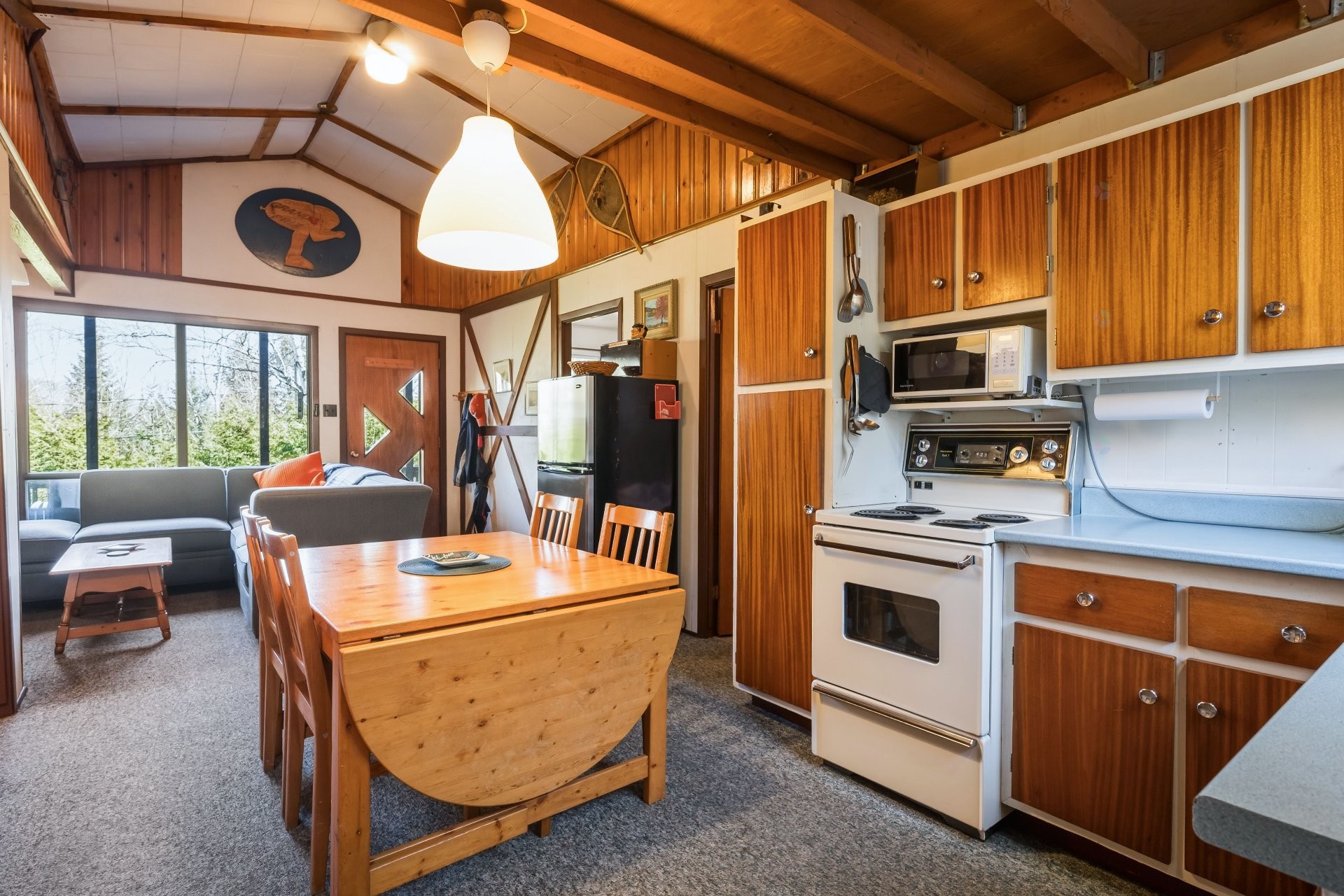 









350


Ch. du Lac-Dufour

,
Mont-Tremblant,




QC
J8E2H8

