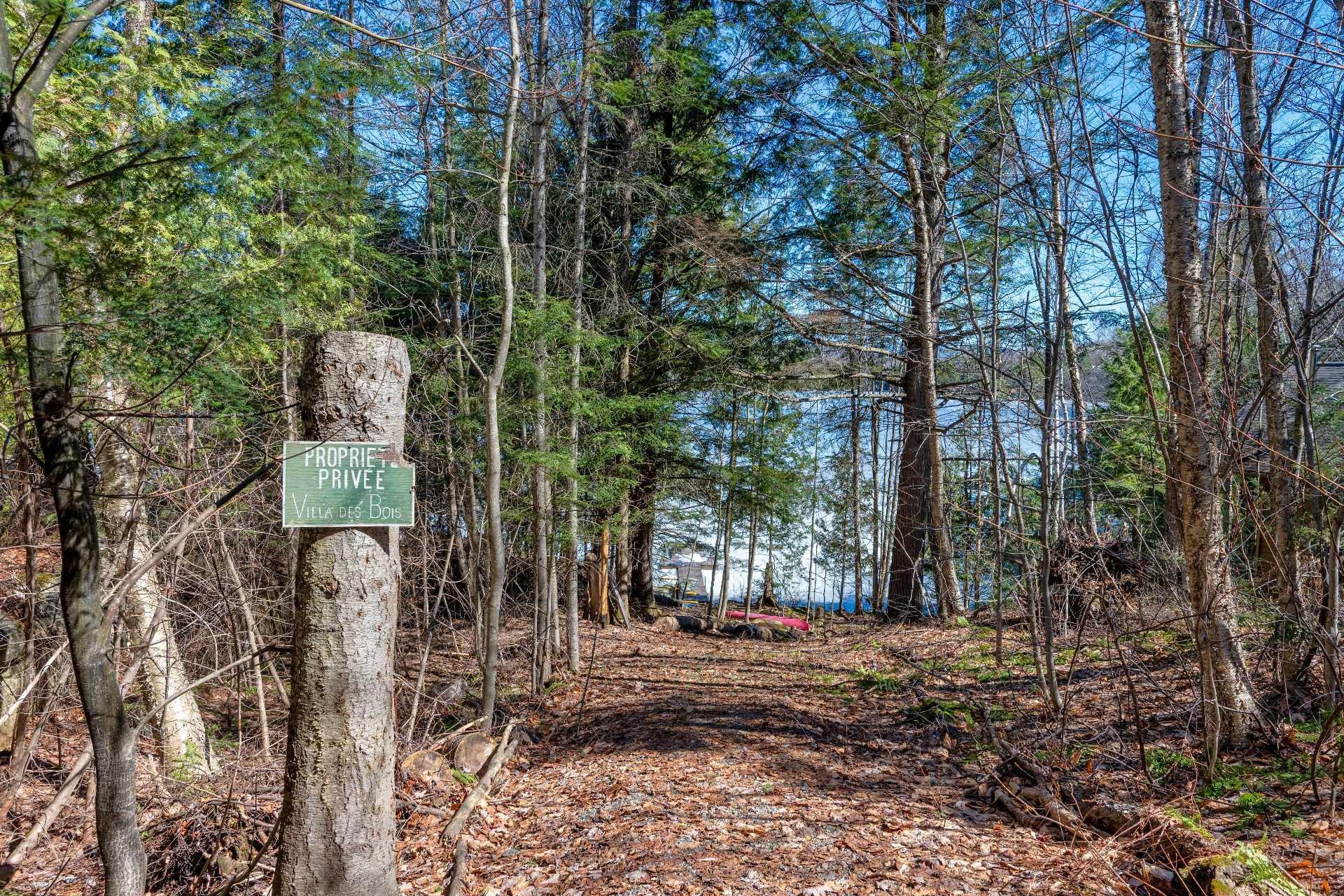 









350


Ch. du Lac-Dufour

,
Mont-Tremblant,




QC
J8E2H8


