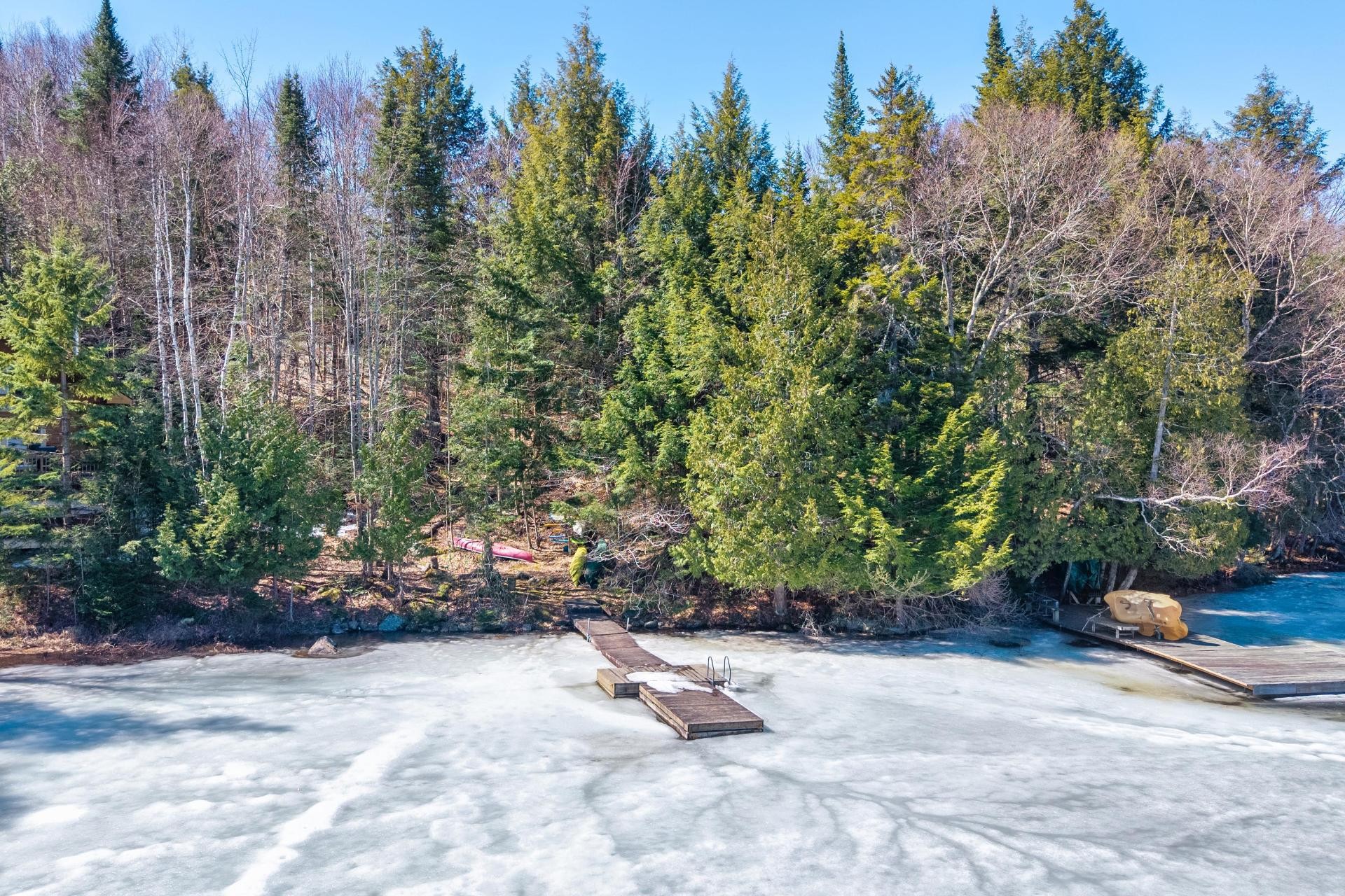









350


Ch. du Lac-Dufour

,
Mont-Tremblant,




QC
J8E2H8

