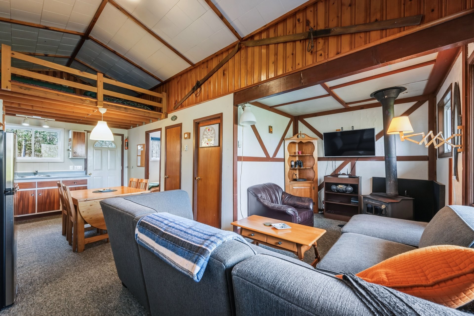 









350


Ch. du Lac-Dufour

,
Mont-Tremblant,




QC
J8E2H8

