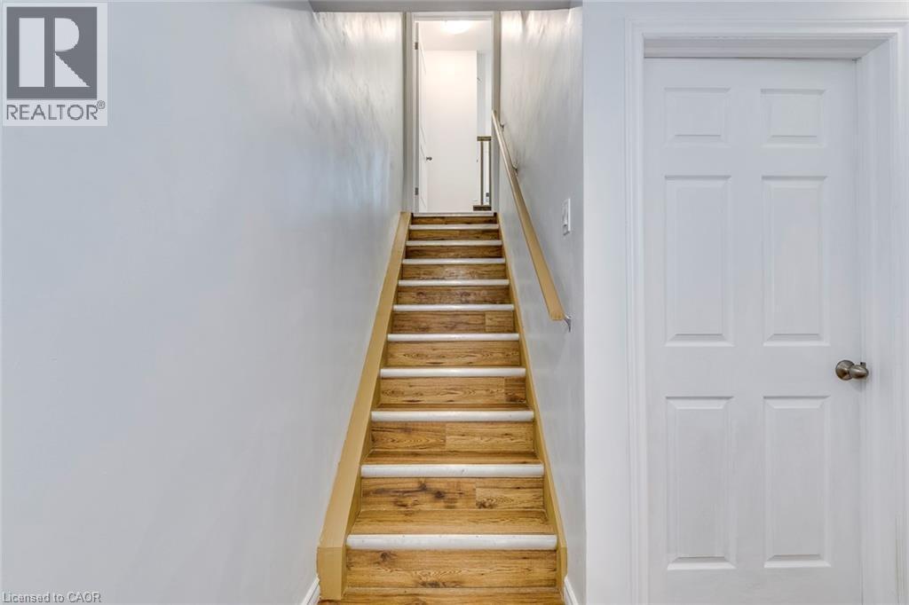












16 DAYMAN Drive

,
Ancaster,




Ontario
L9K0J9

