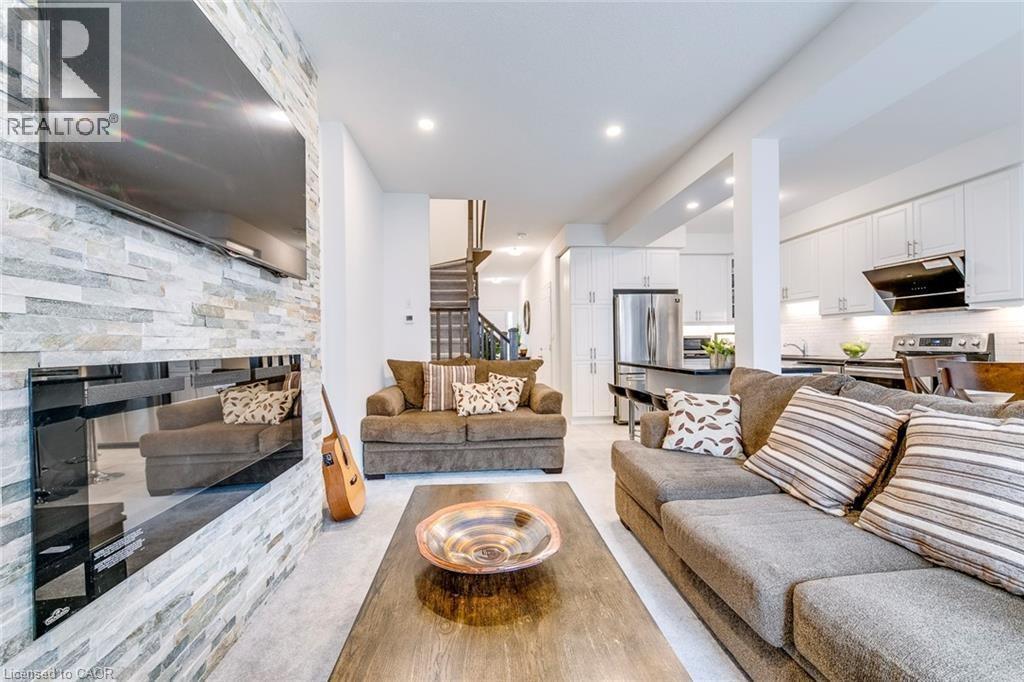 












16 DAYMAN Drive

,
Ancaster,




Ontario
L9K0J9

