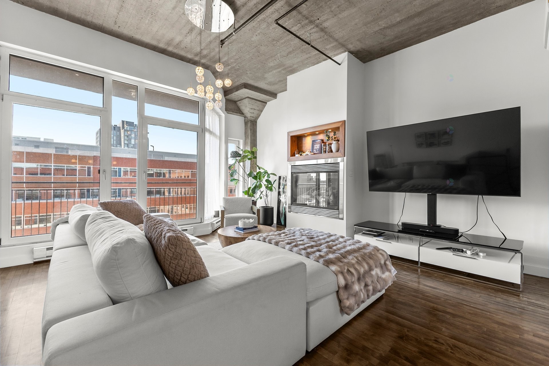 









20


Rue des Soeurs-Grises

, 508-608,
Montréal (Ville-Marie),




QC
H3C5M1

