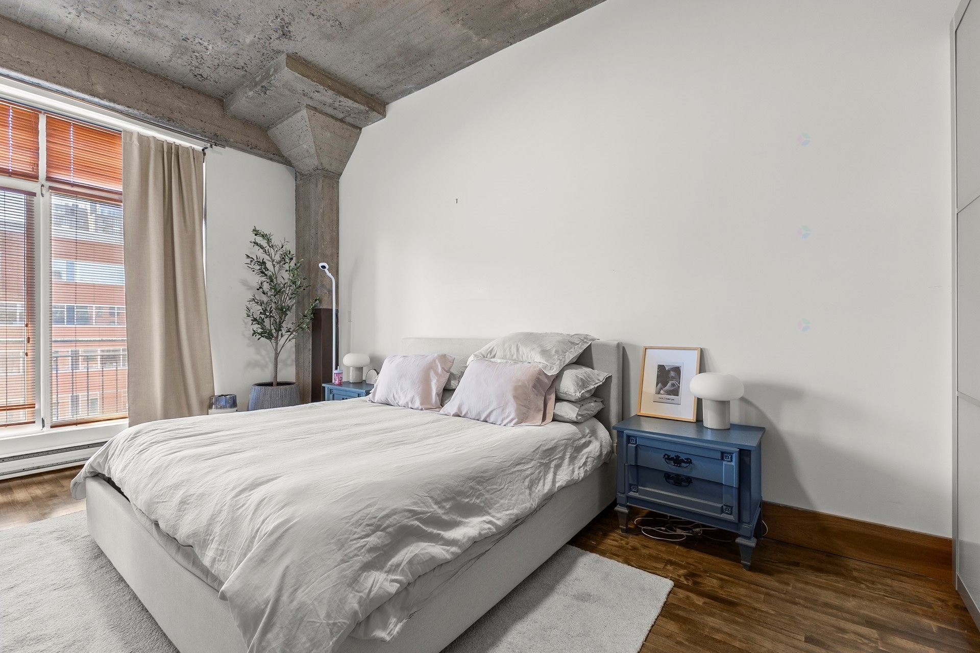 









20


Rue des Soeurs-Grises

, 508-608,
Montréal (Ville-Marie),




QC
H3C5M1

