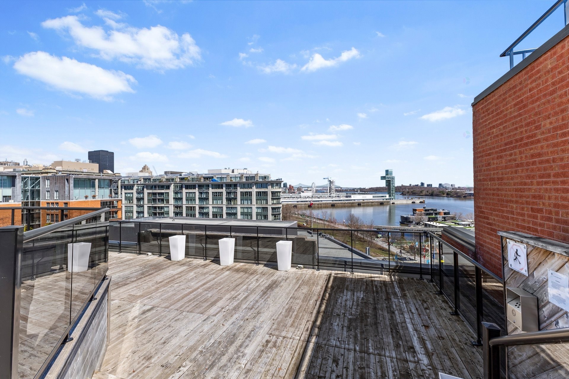 









20


Rue des Soeurs-Grises

, 508-608,
Montréal (Ville-Marie),




QC
H3C5M1

