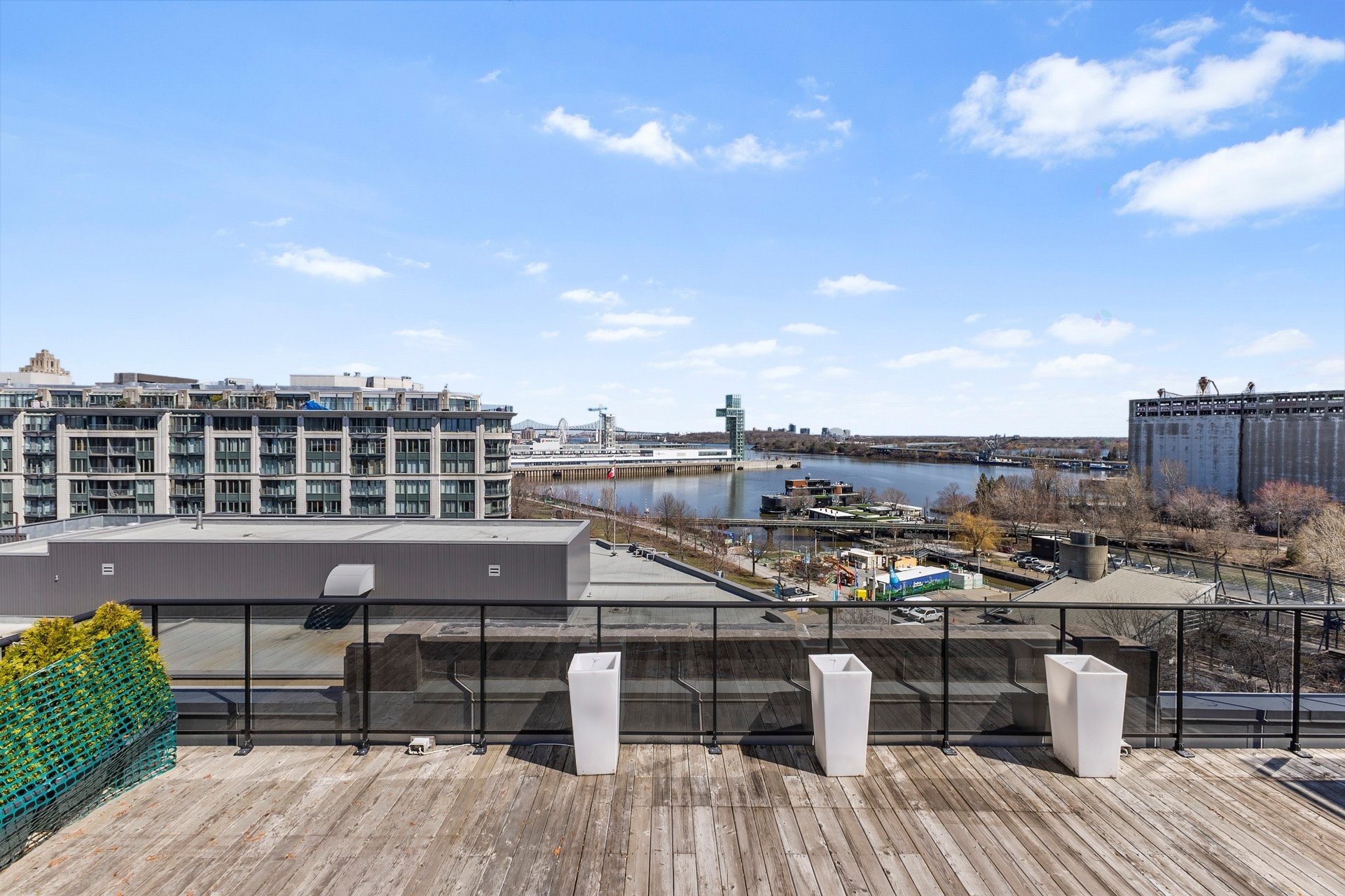 









20


Rue des Soeurs-Grises

, 508-608,
Montréal (Ville-Marie),




QC
H3C5M1

