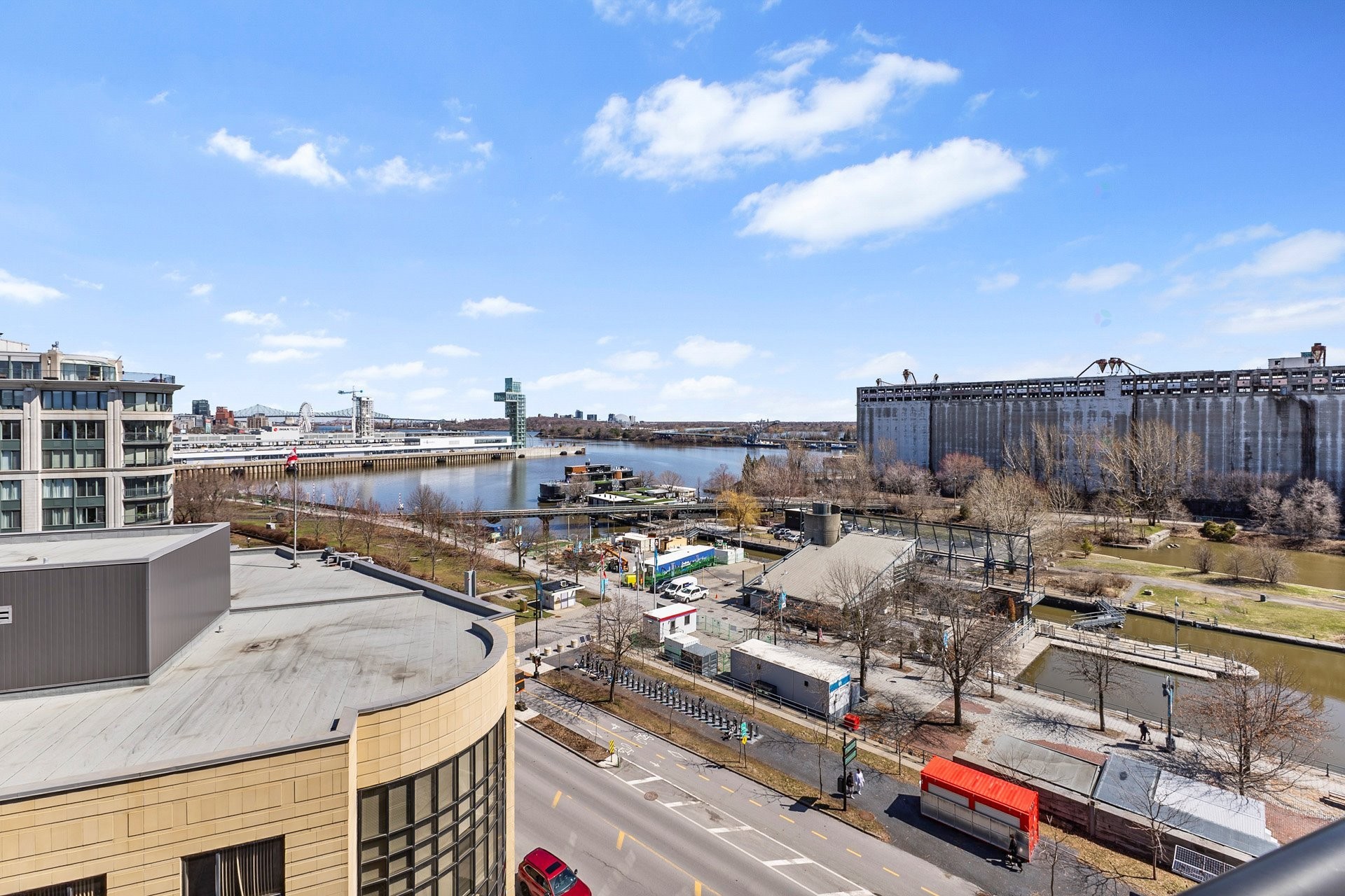 









20


Rue des Soeurs-Grises

, 508-608,
Montréal (Ville-Marie),




QC
H3C5M1

