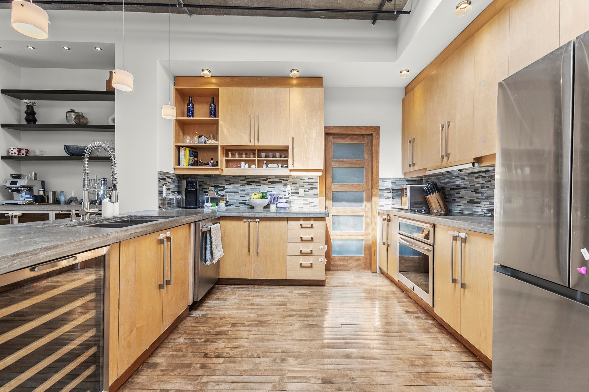 









20


Rue des Soeurs-Grises

, 508-608,
Montréal (Ville-Marie),




QC
H3C5M1

